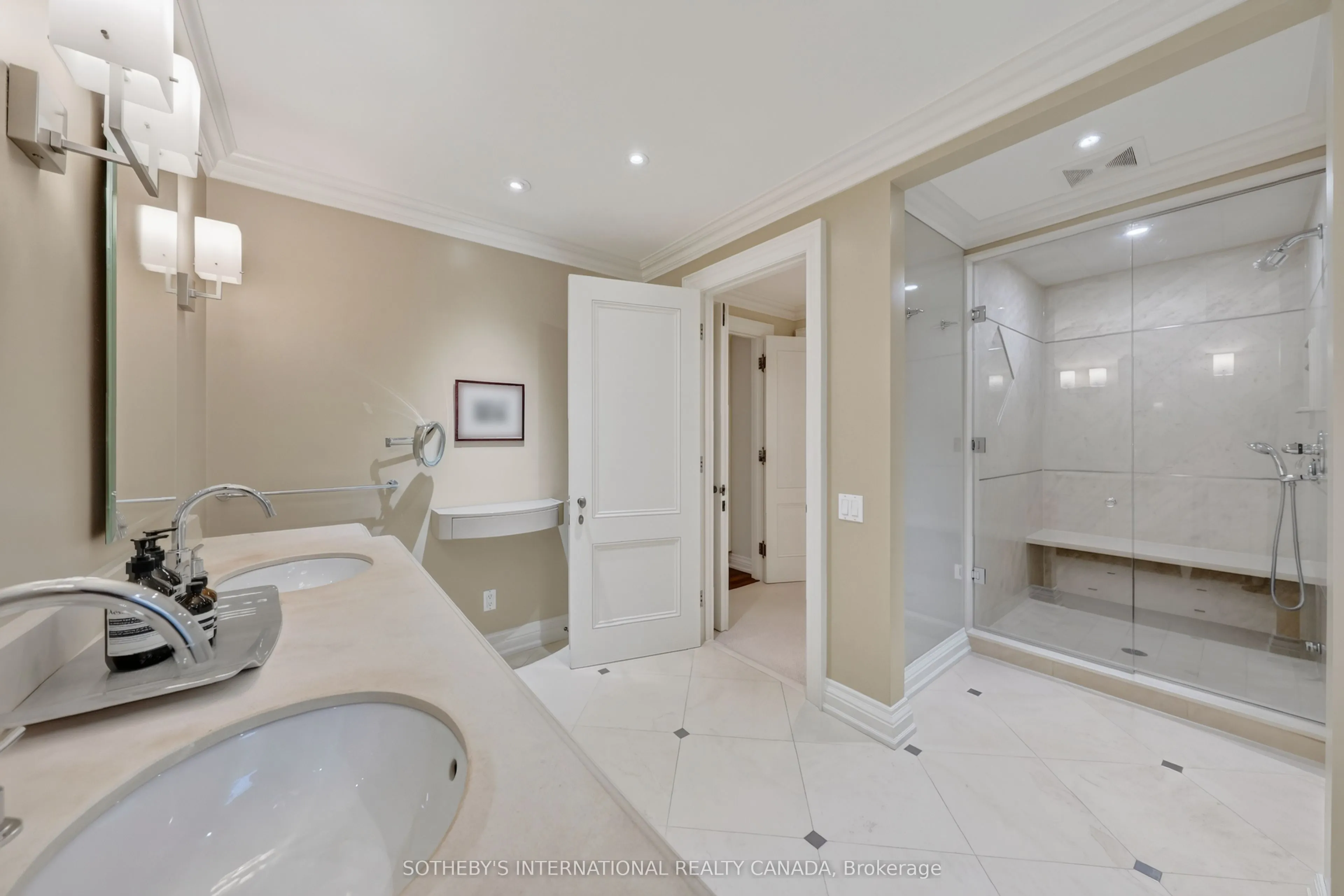 15 Alexandra Wood