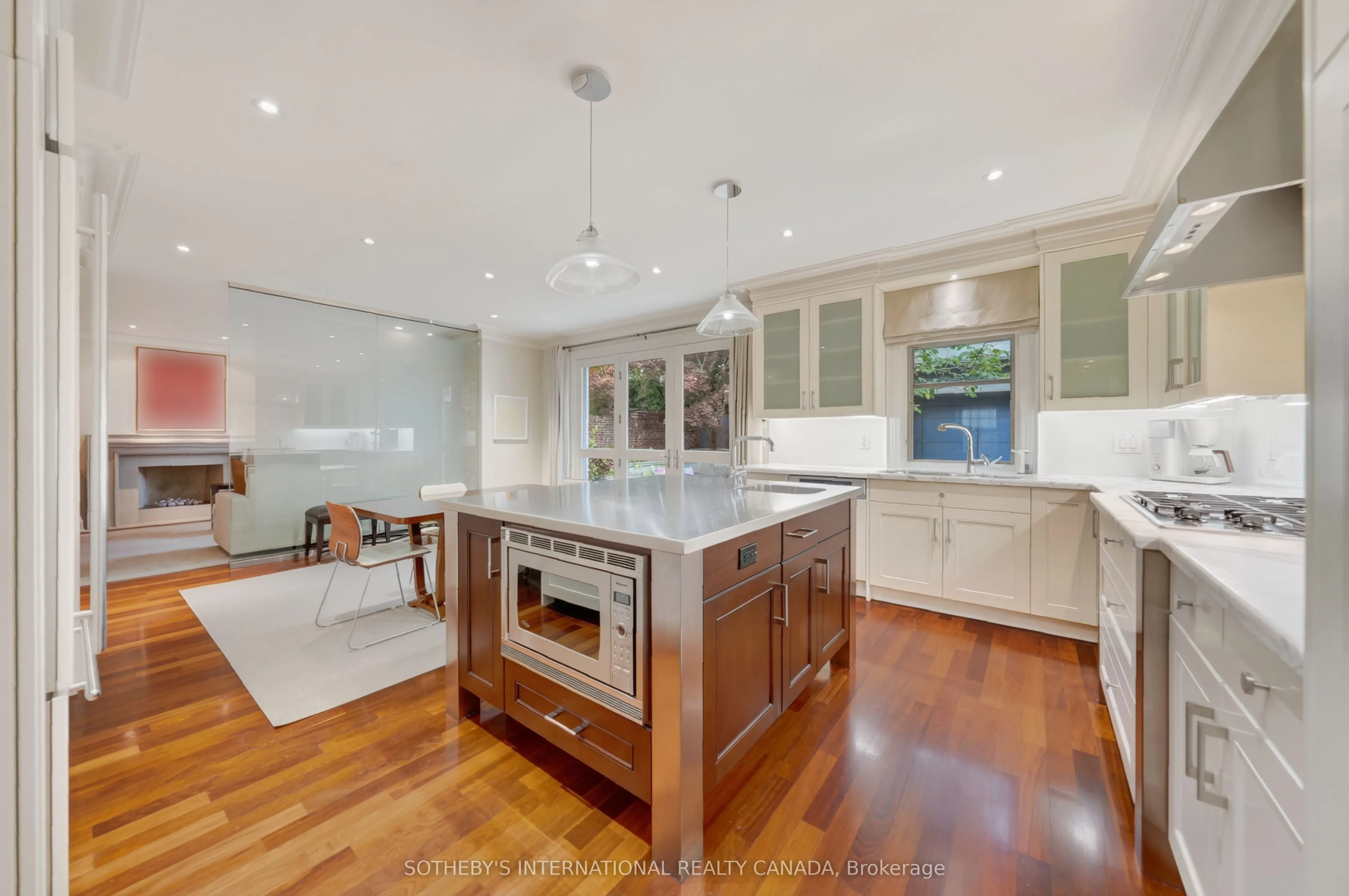 15 Alexandra Wood