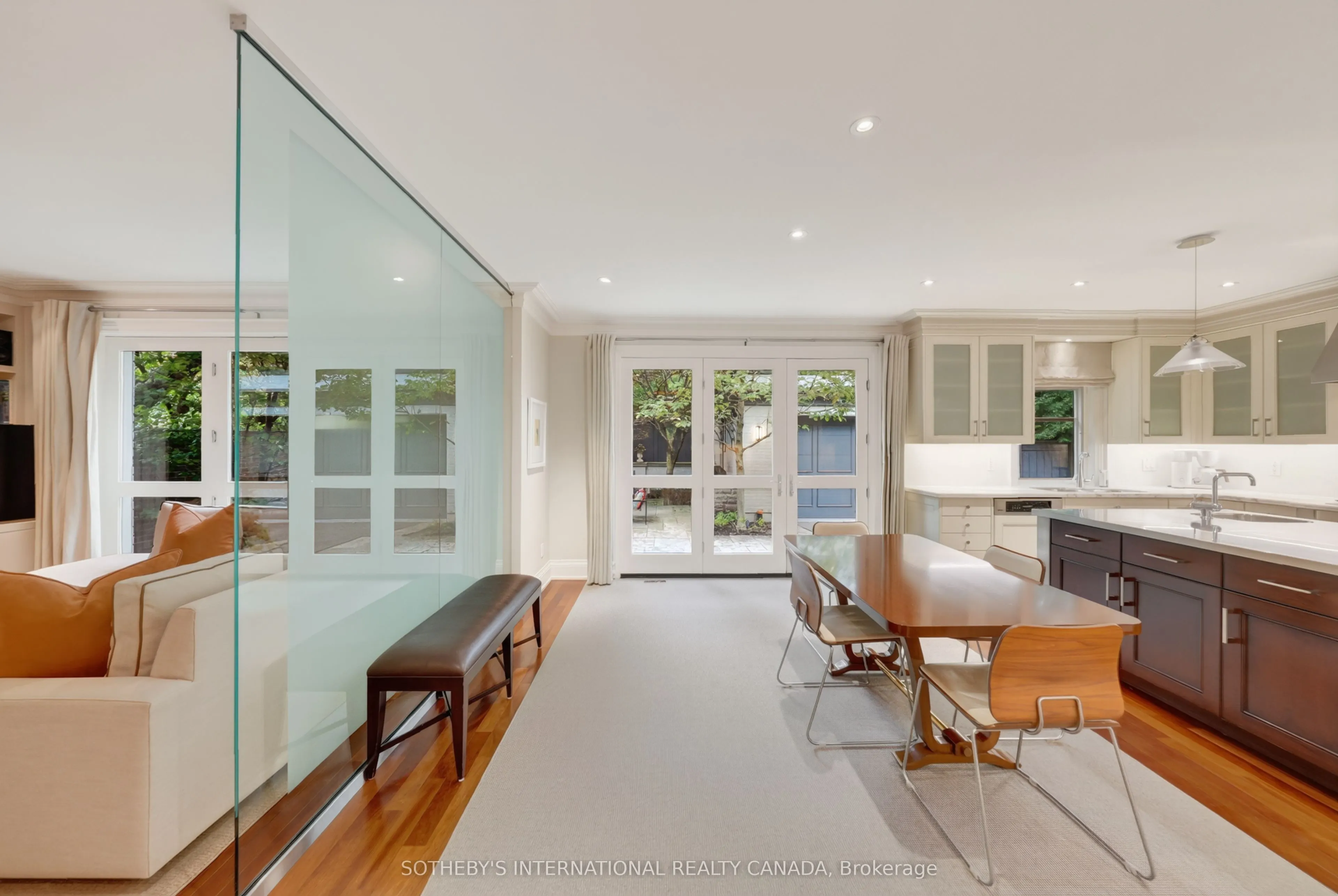 15 Alexandra Wood