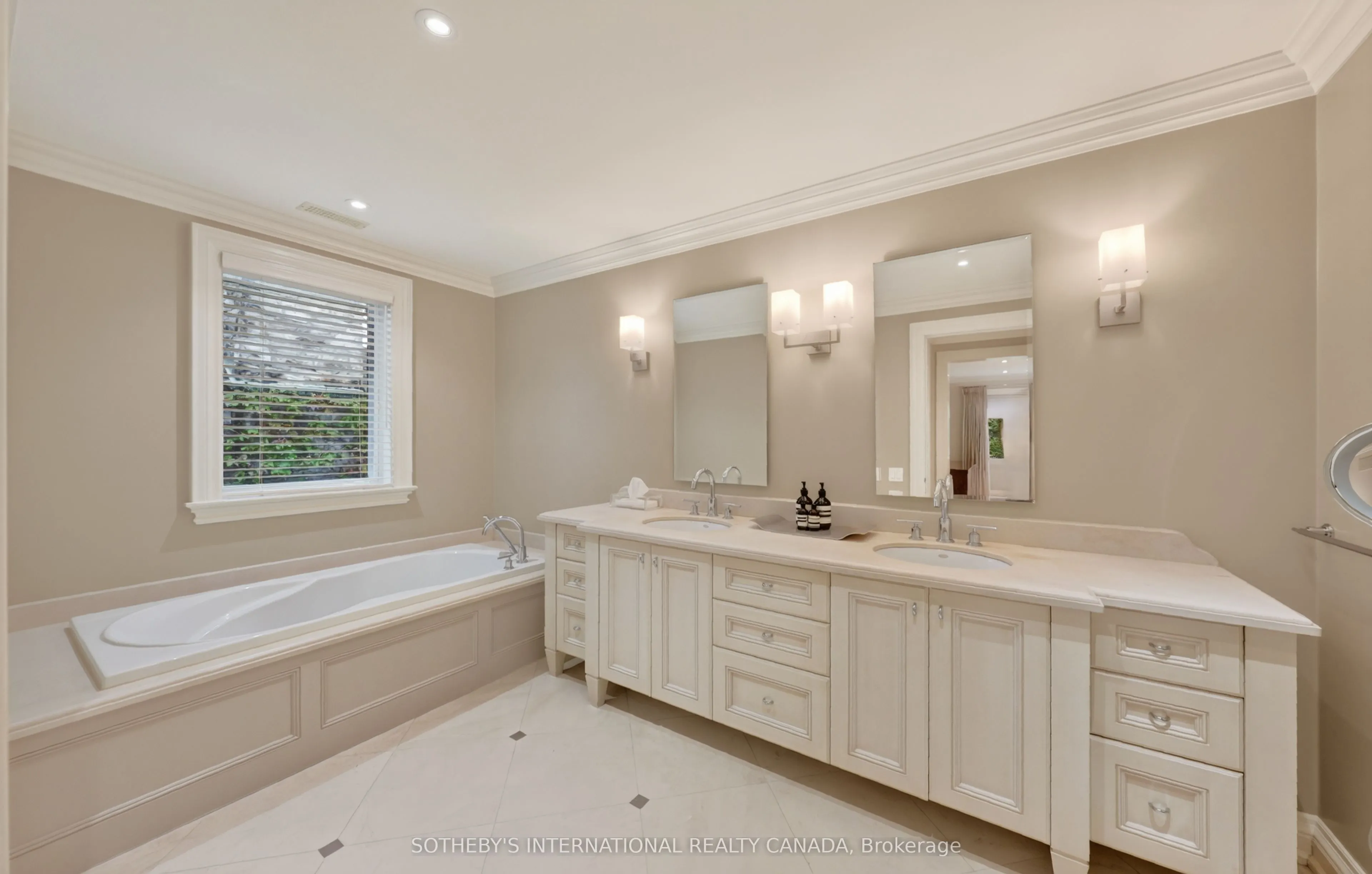 15 Alexandra Wood