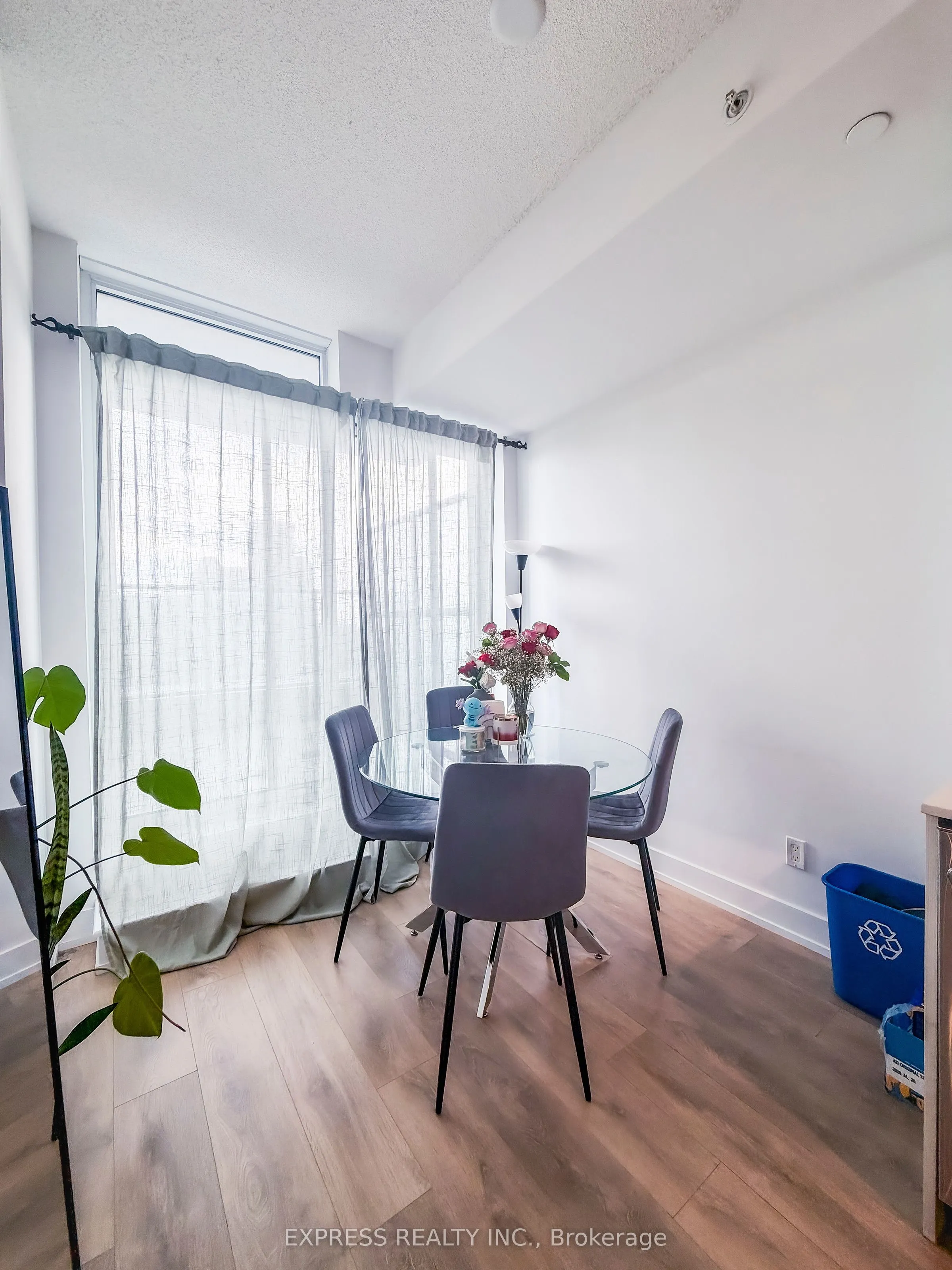 128 Fairview Mall Drive #501