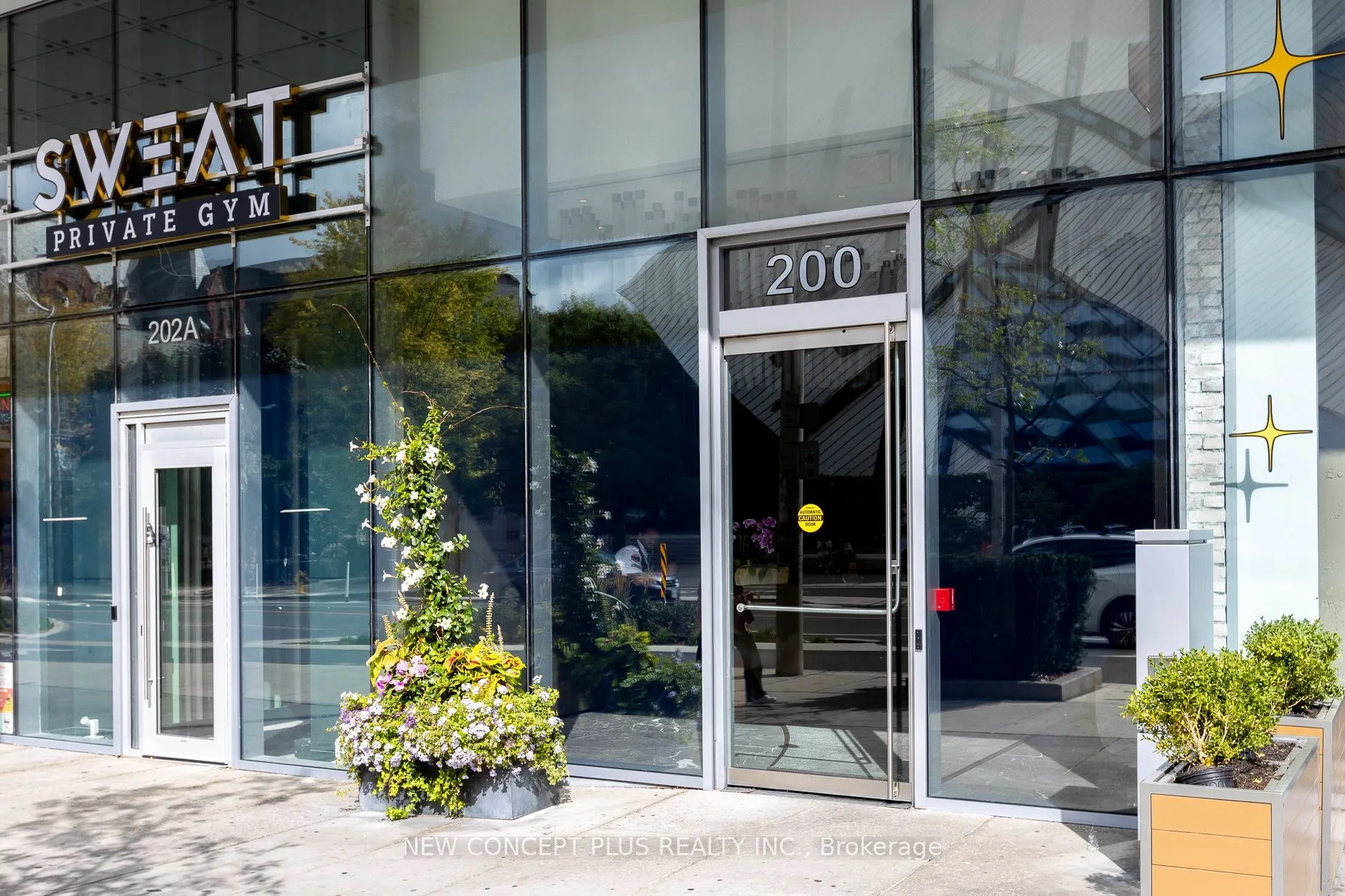 200 Bloor Street W #405