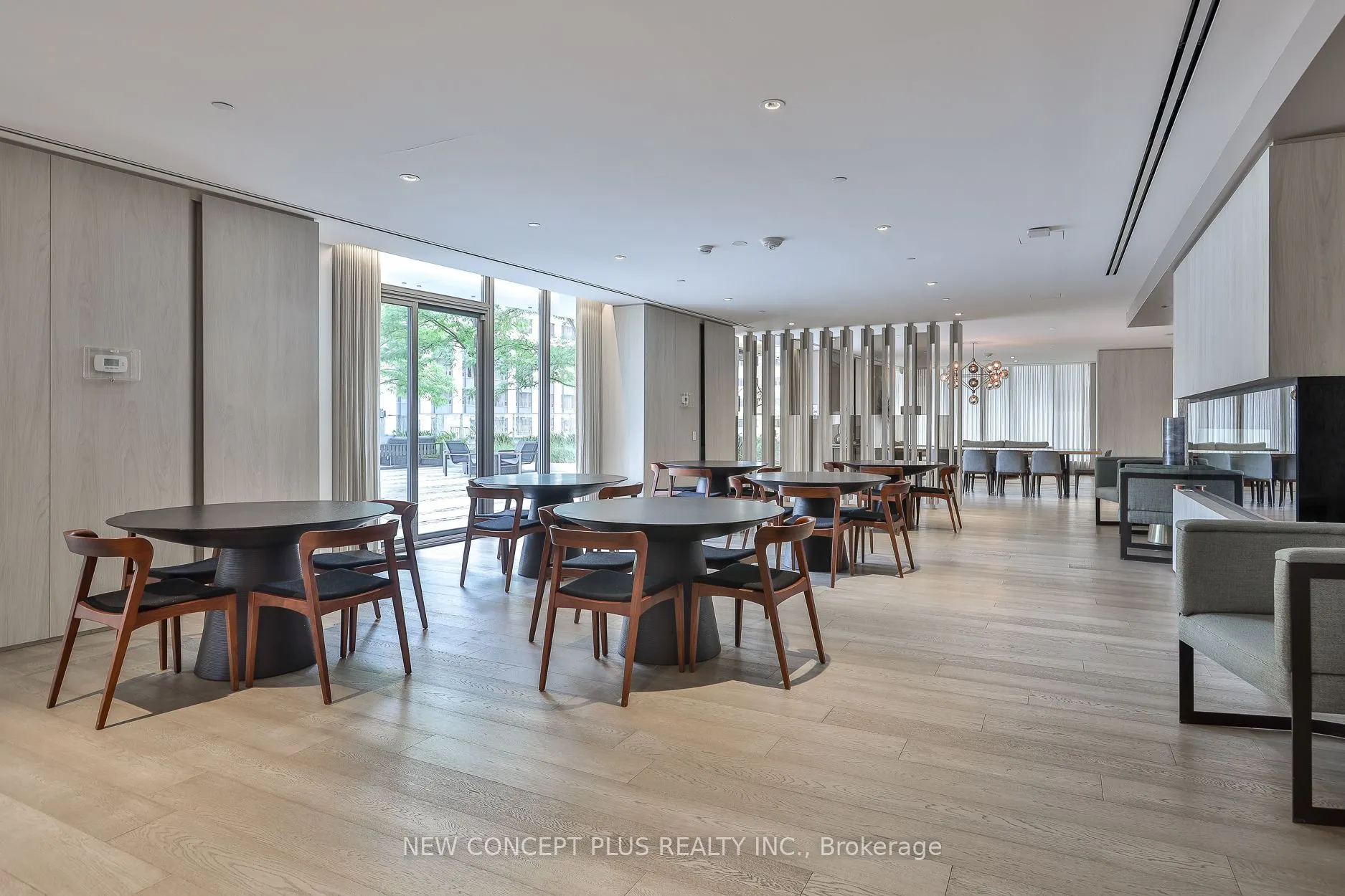 200 Bloor Street W #405