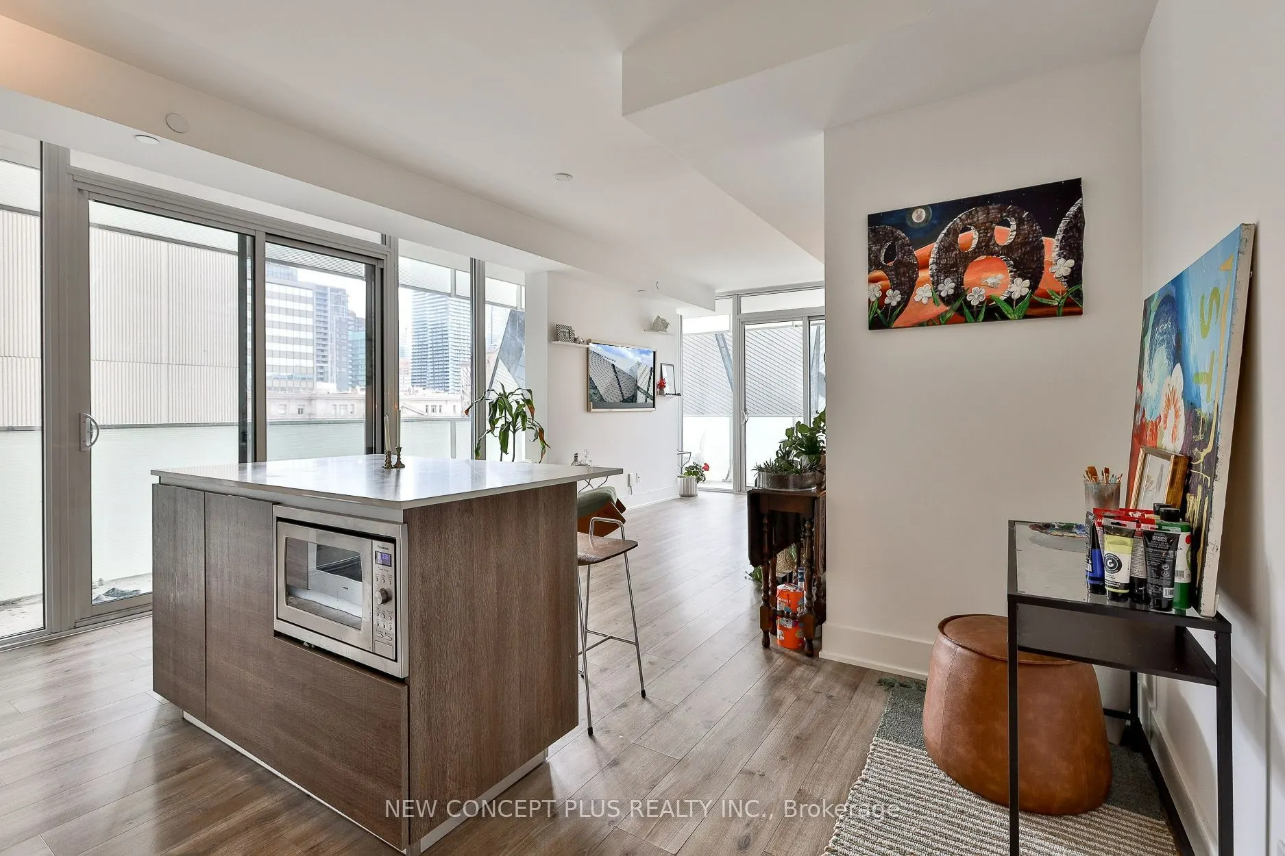 200 Bloor Street W #405
