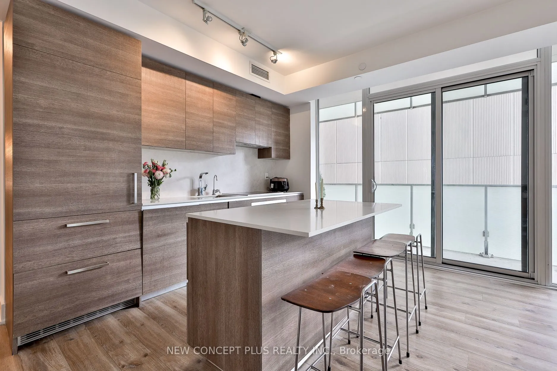 200 Bloor Street W #405