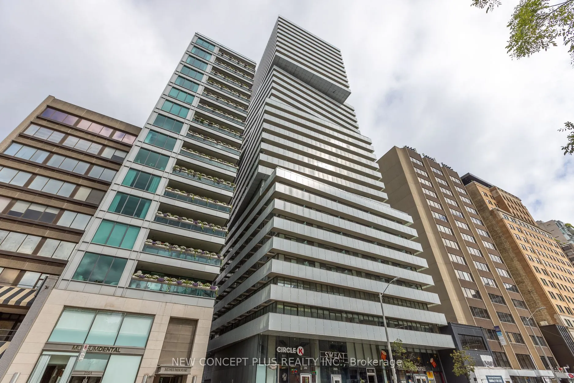 200 Bloor Street W #405