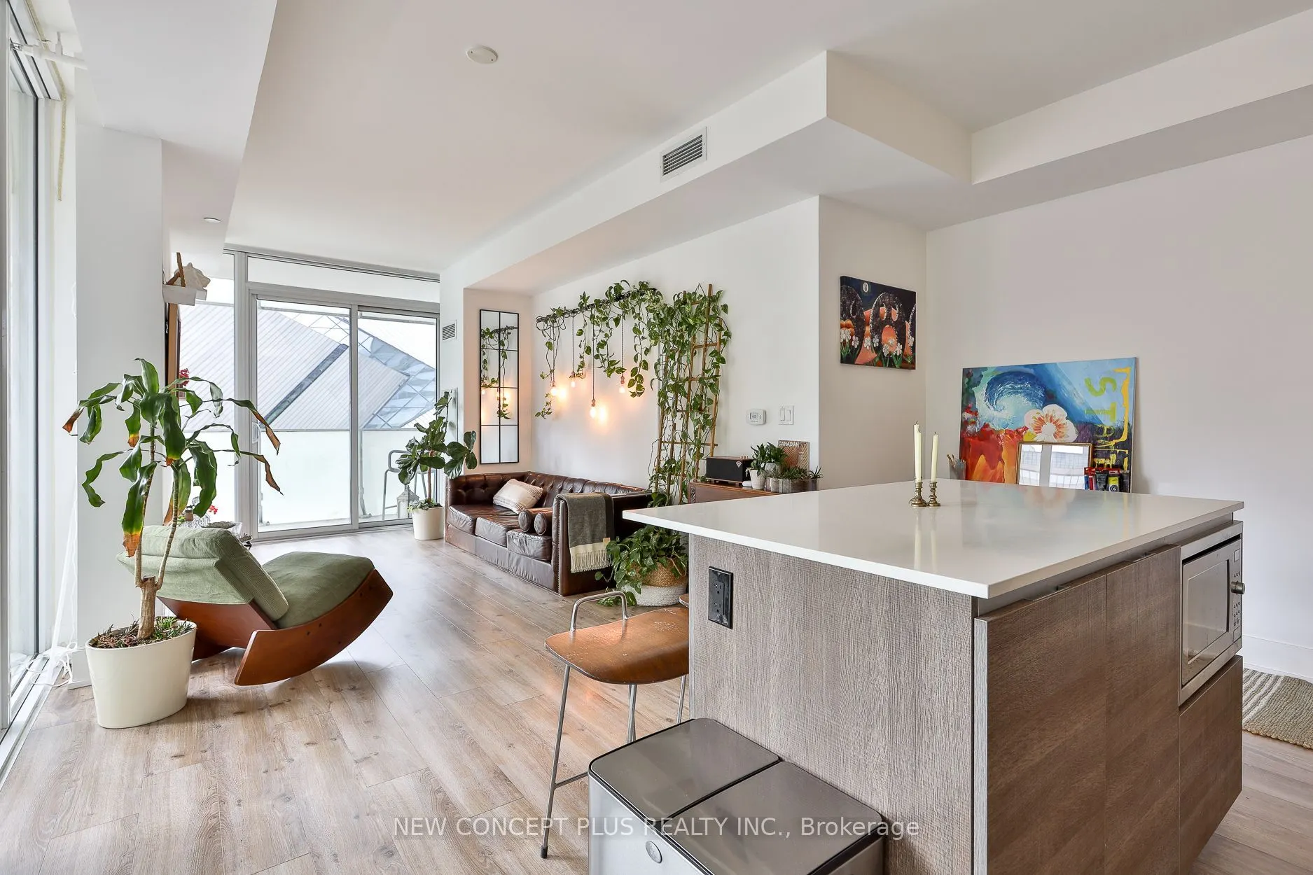200 Bloor Street W #405