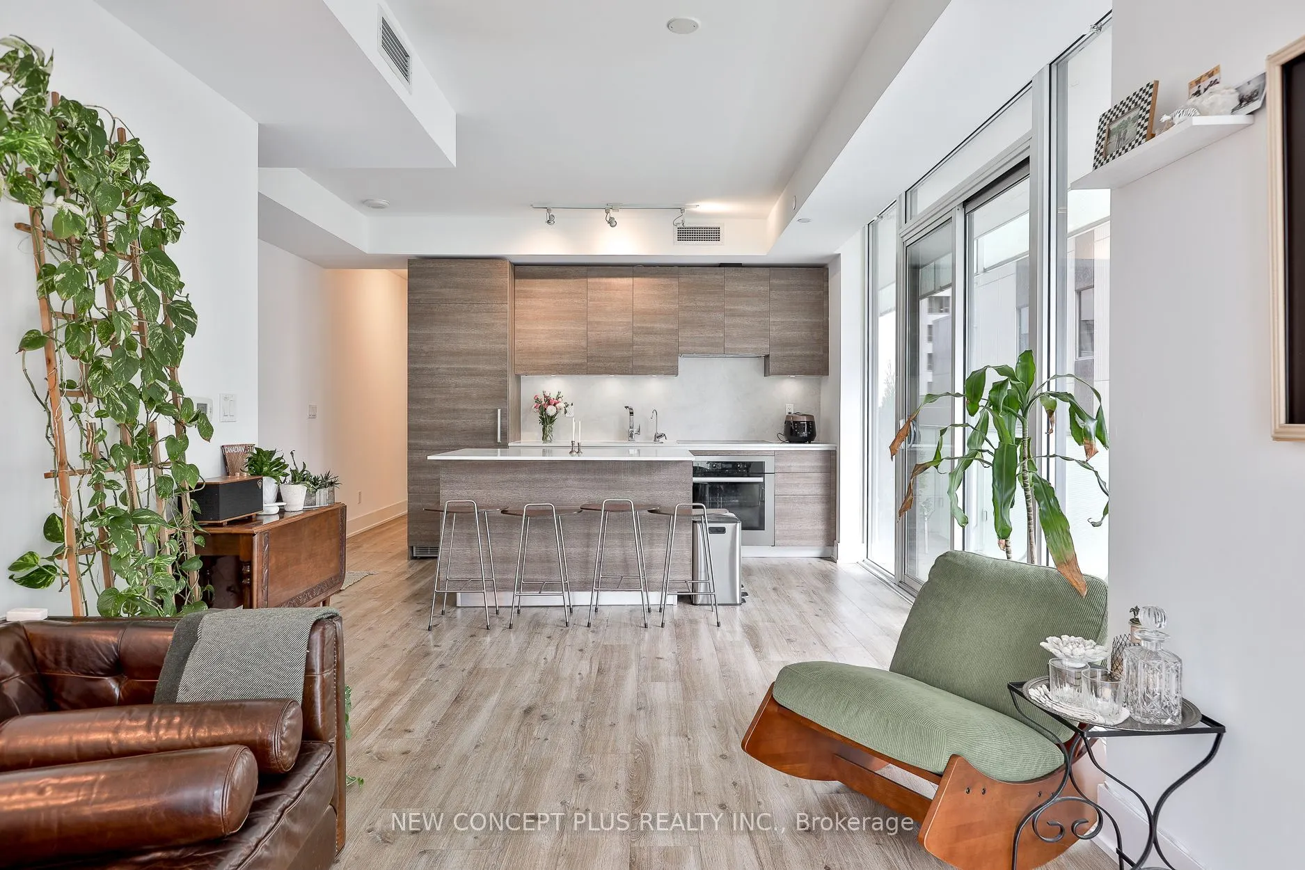 200 Bloor Street W #405