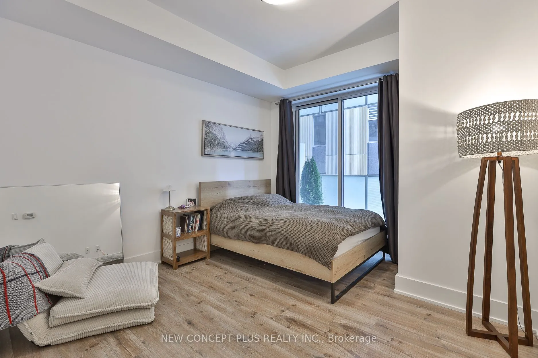 200 Bloor Street W #405