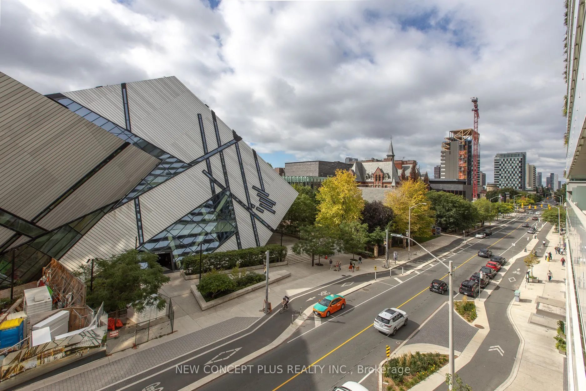 200 Bloor Street W #405