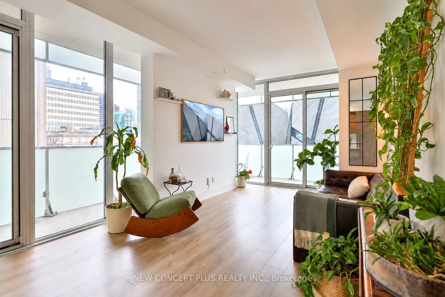 200 Bloor Street W #405