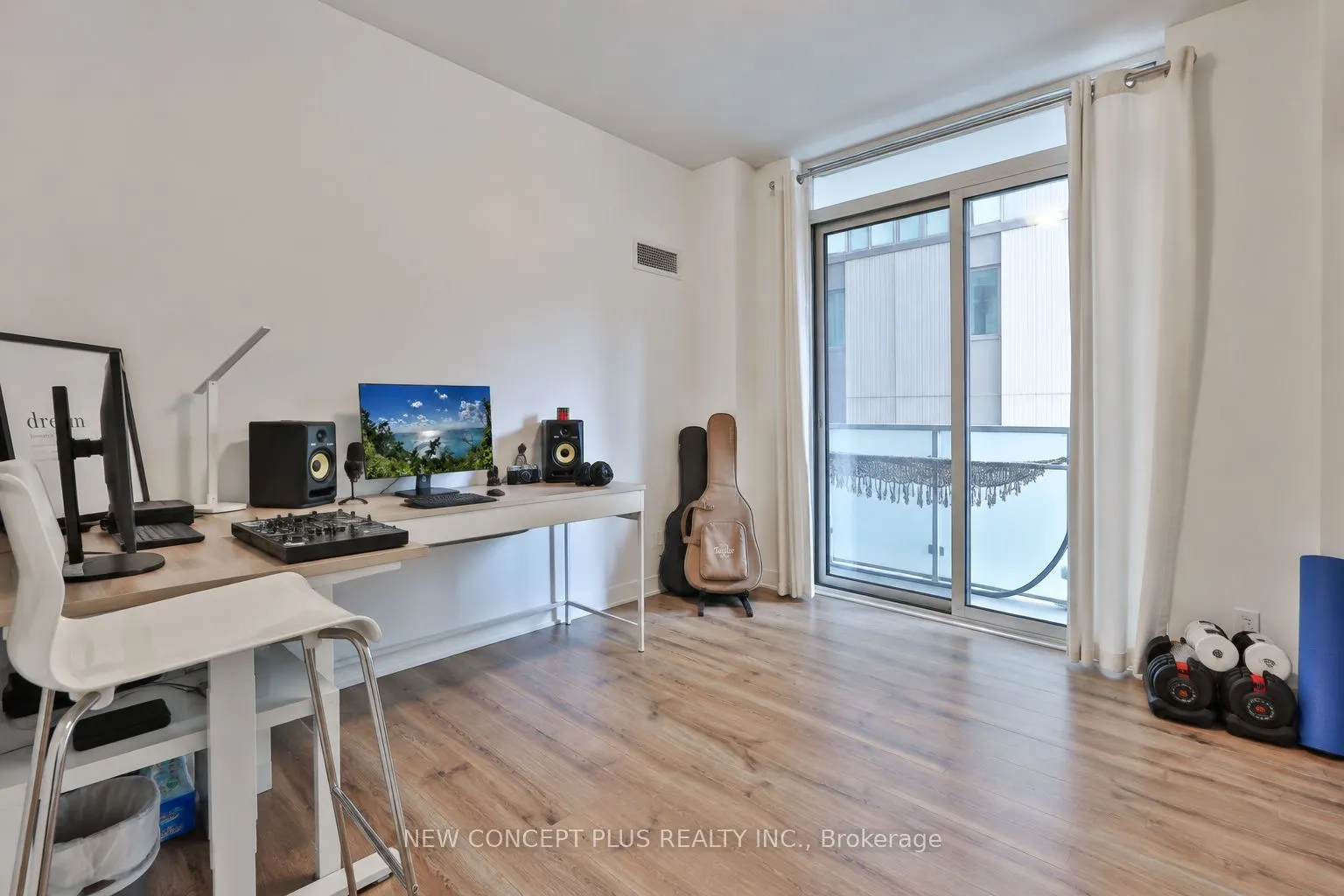 200 Bloor Street W #405