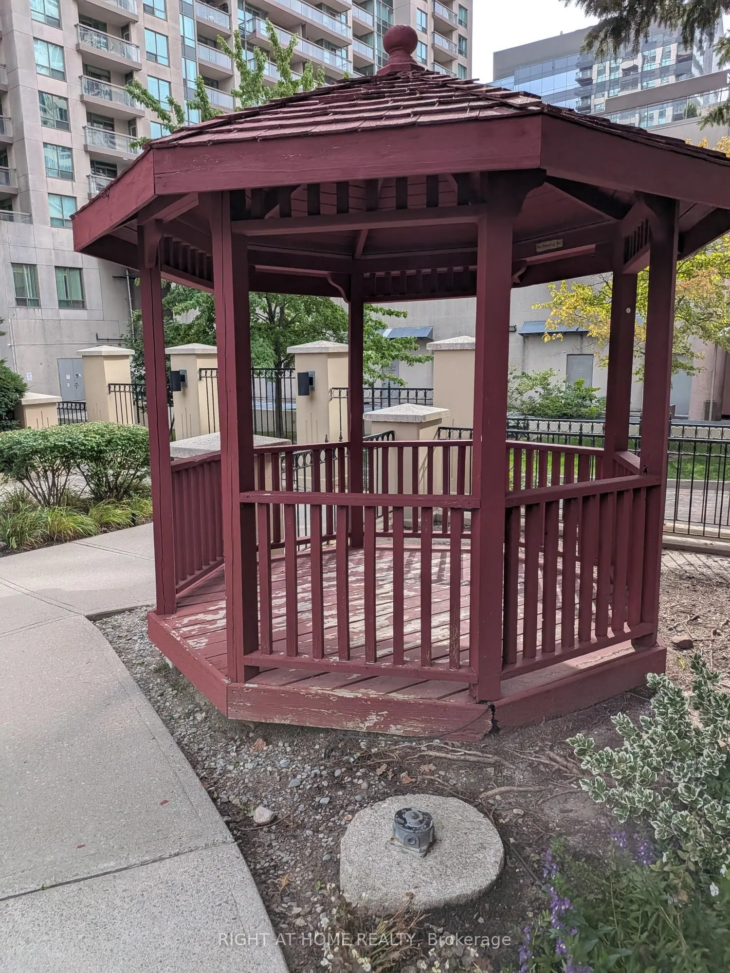 260 Doris Avenue #305