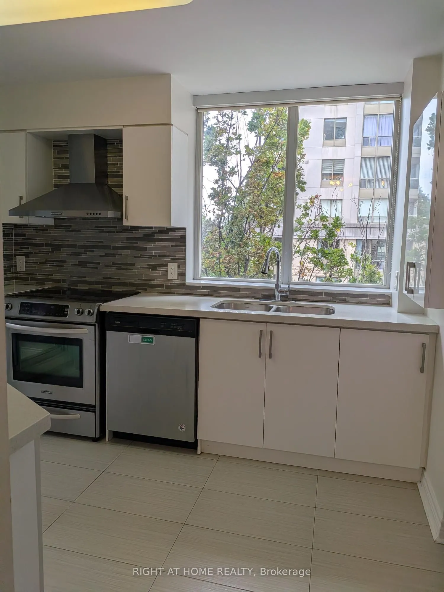 260 Doris Avenue #305