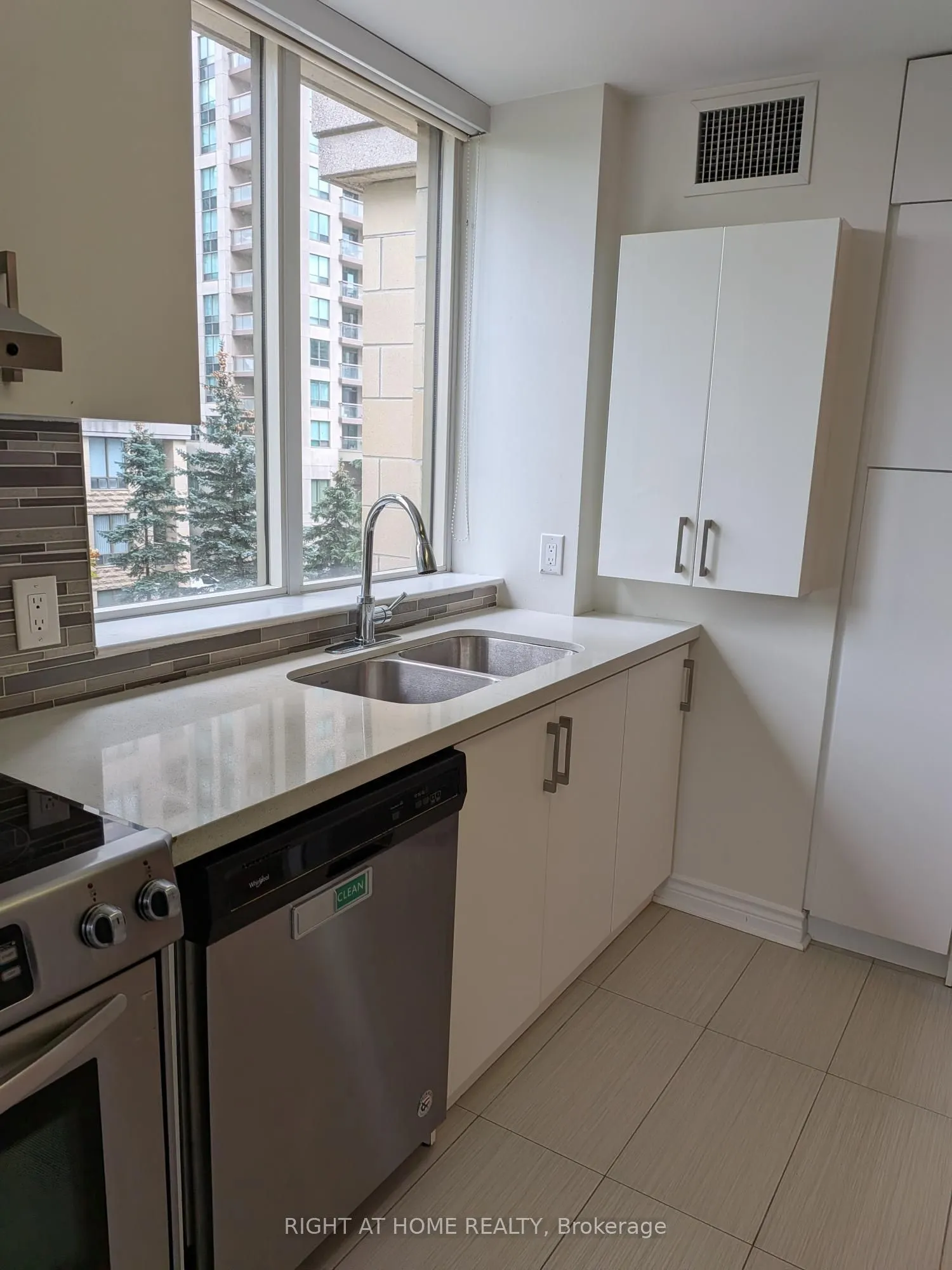 260 Doris Avenue #305