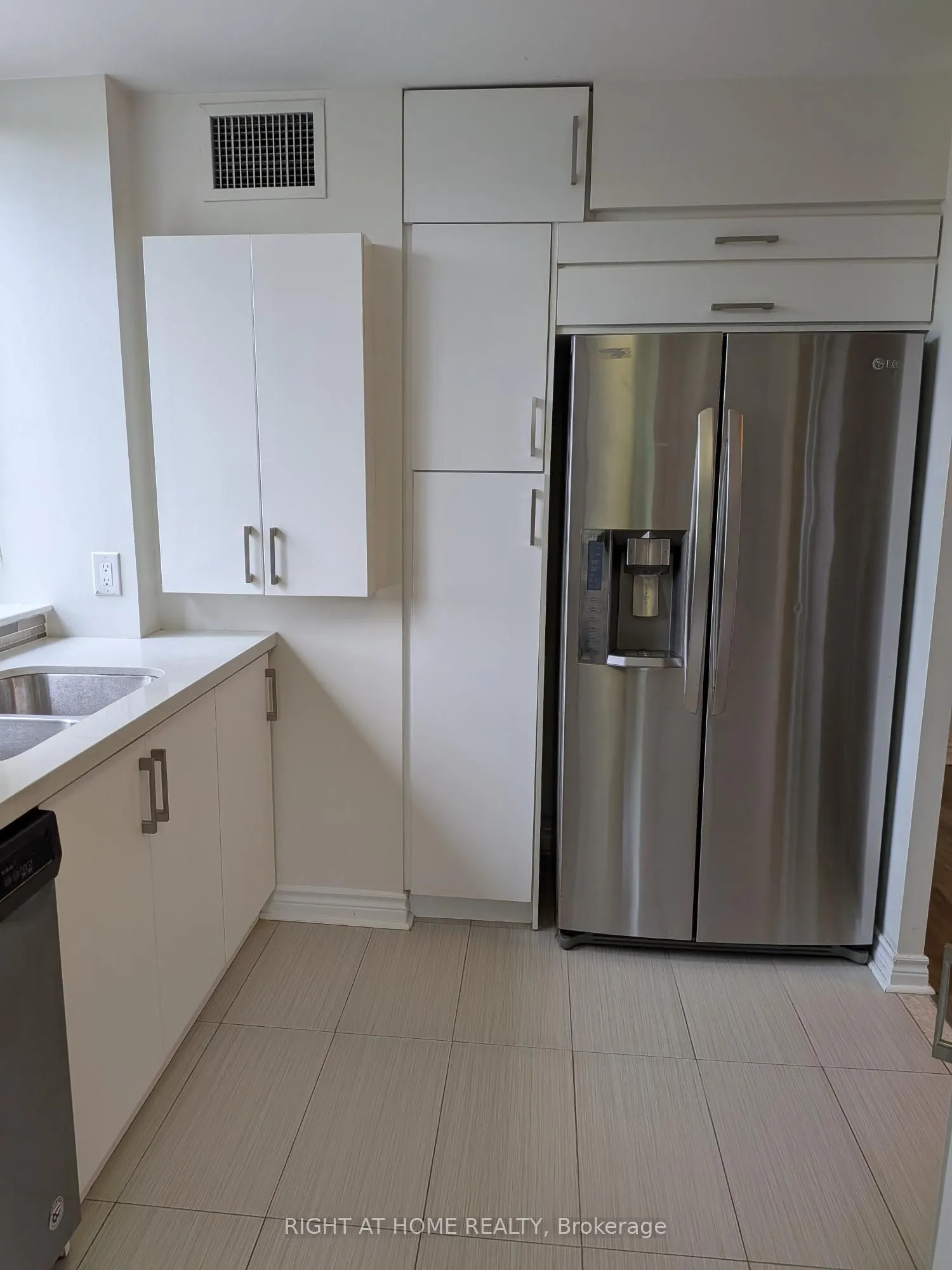 260 Doris Avenue #305