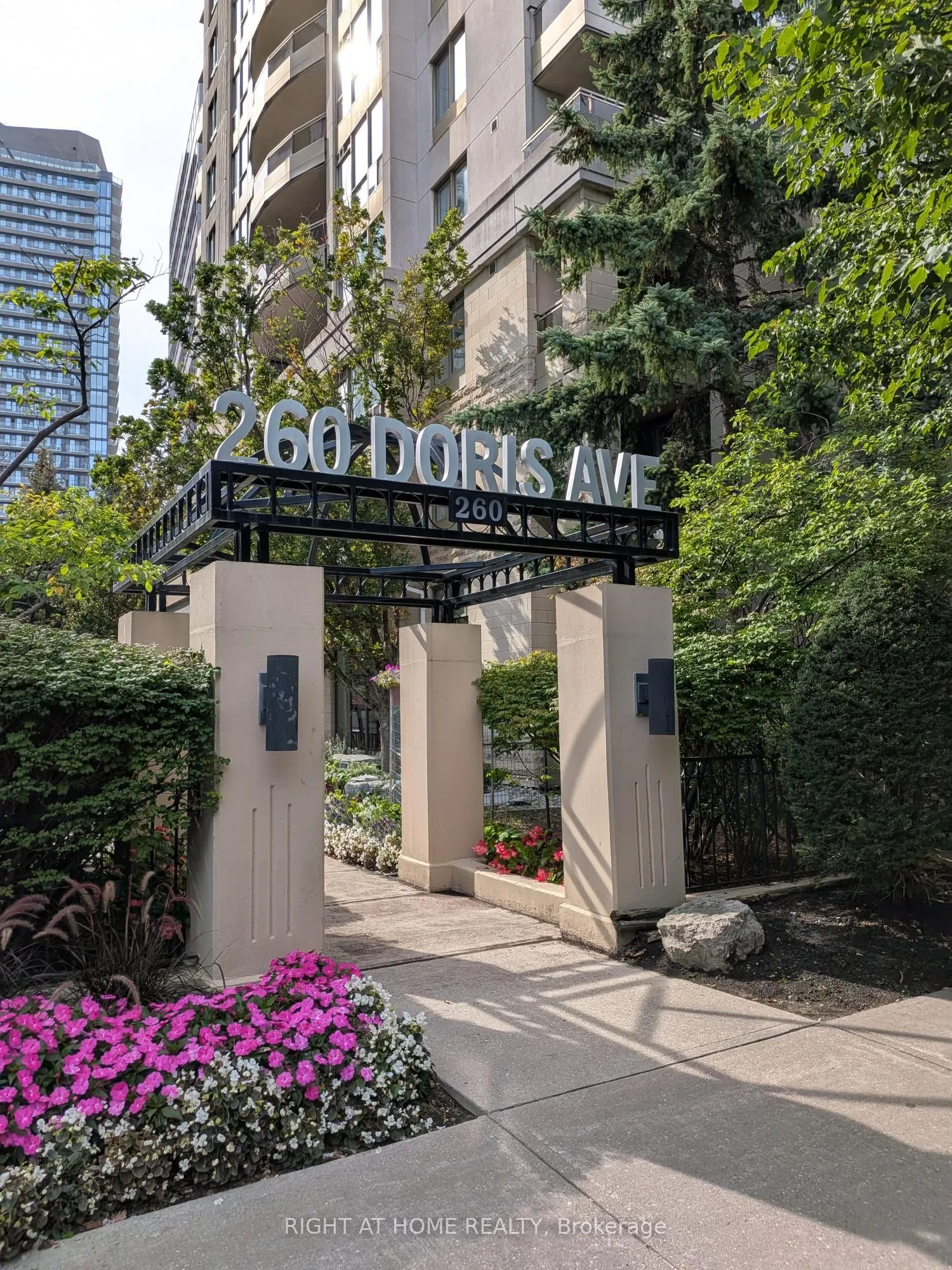260 Doris Avenue #305