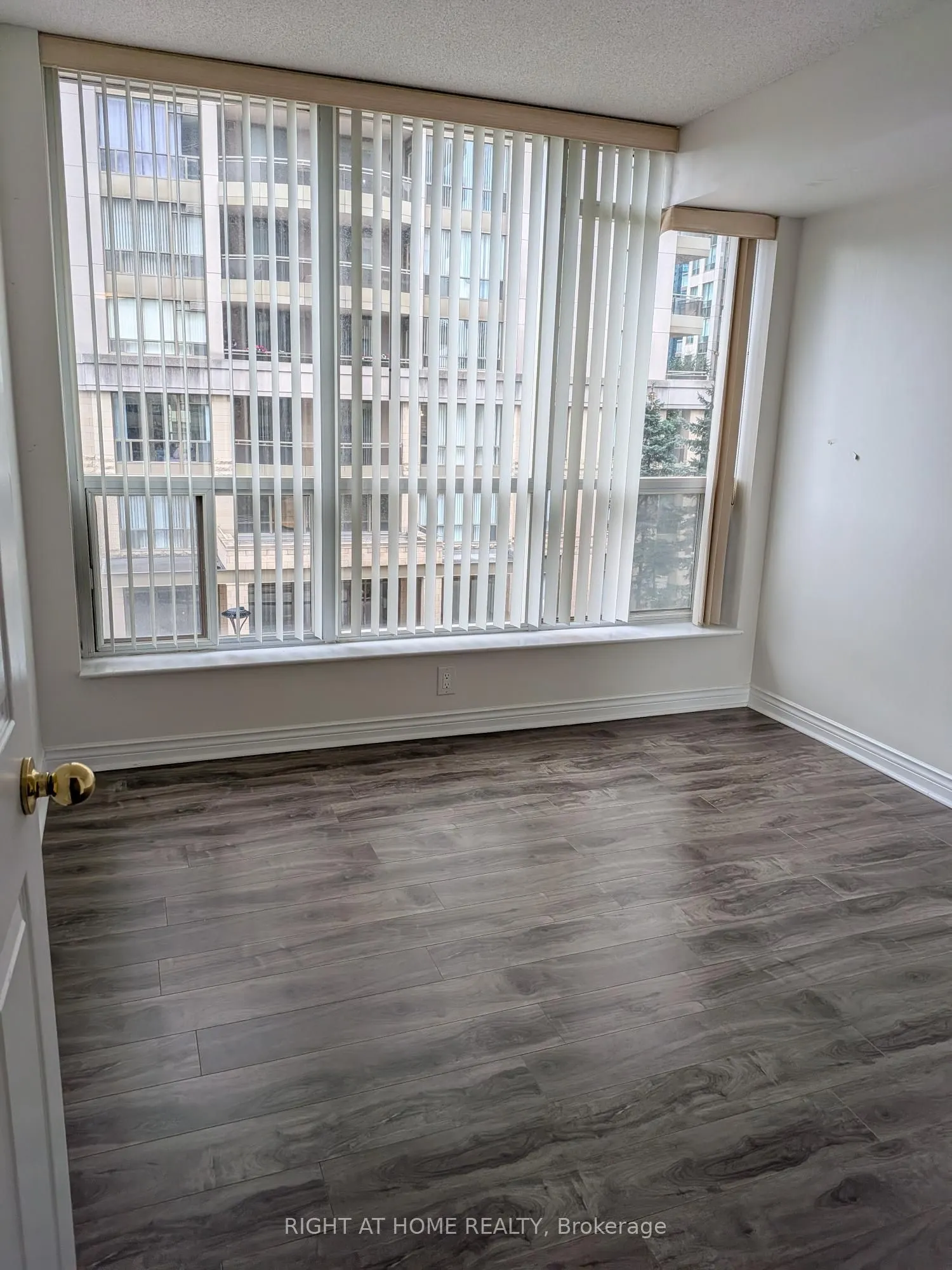 260 Doris Avenue #305