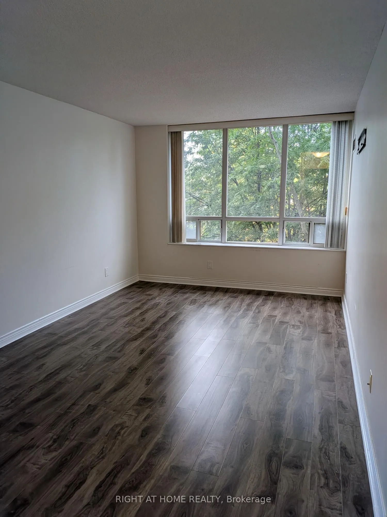 260 Doris Avenue #305