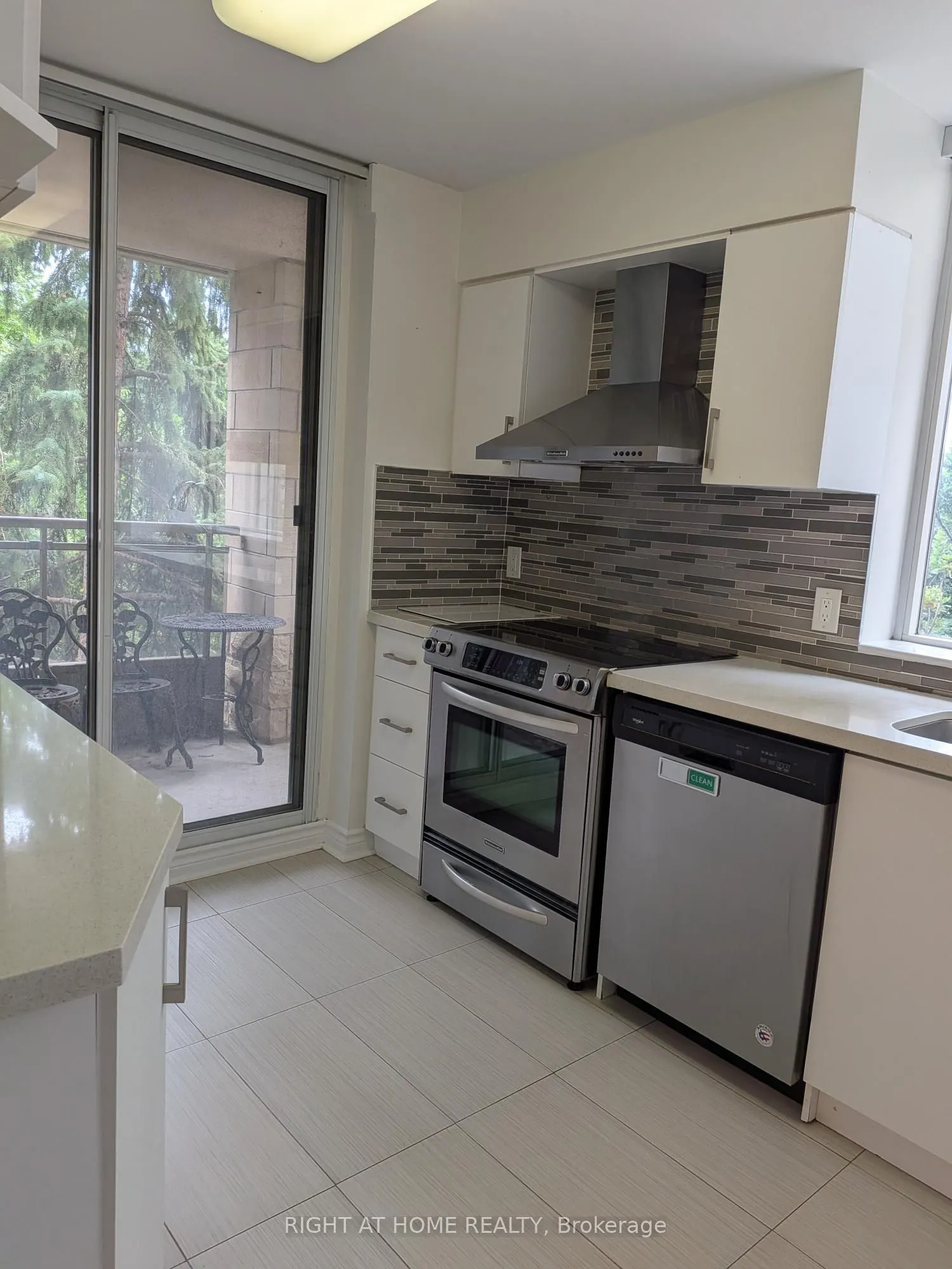 260 Doris Avenue #305