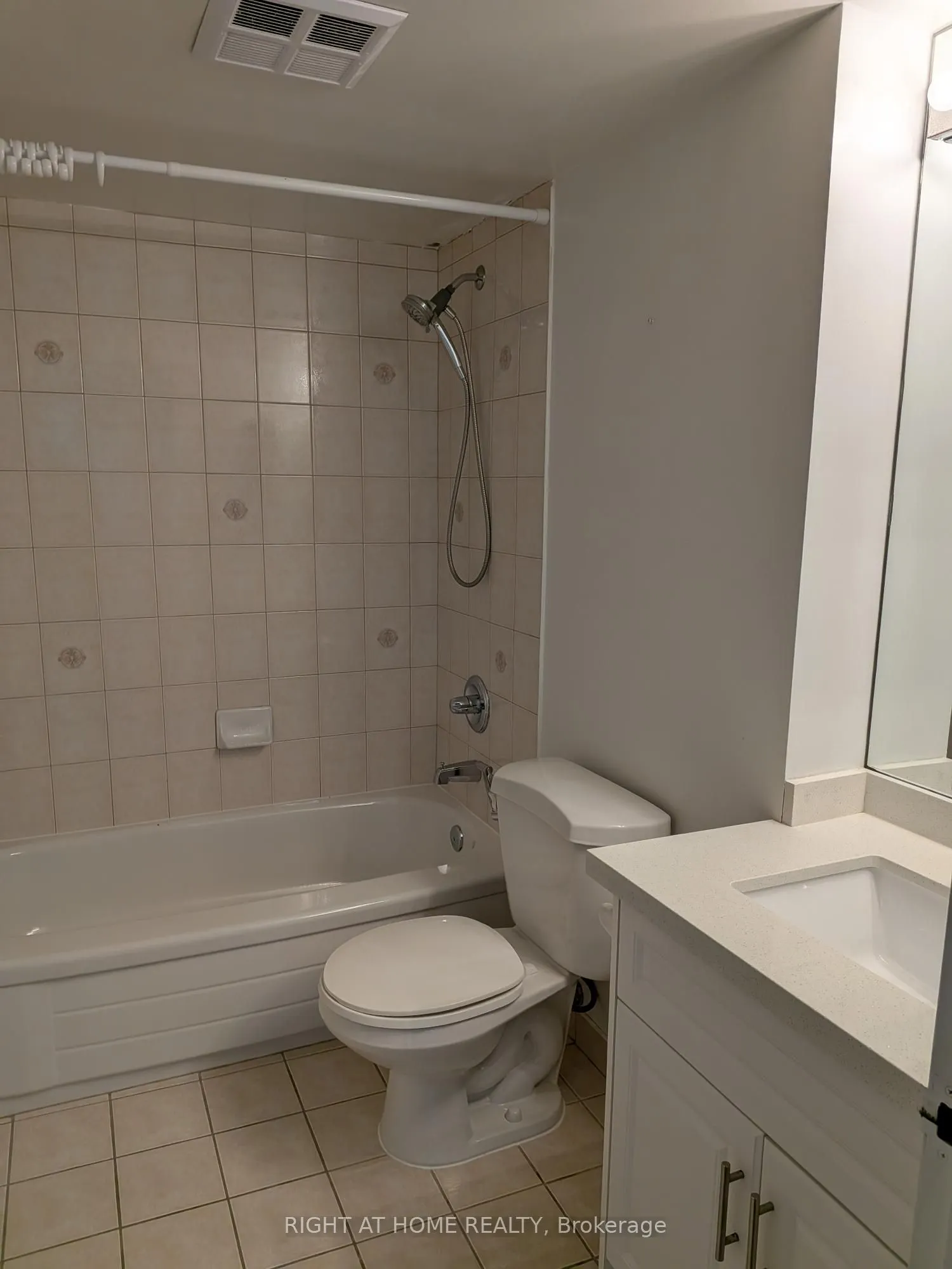 260 Doris Avenue #305