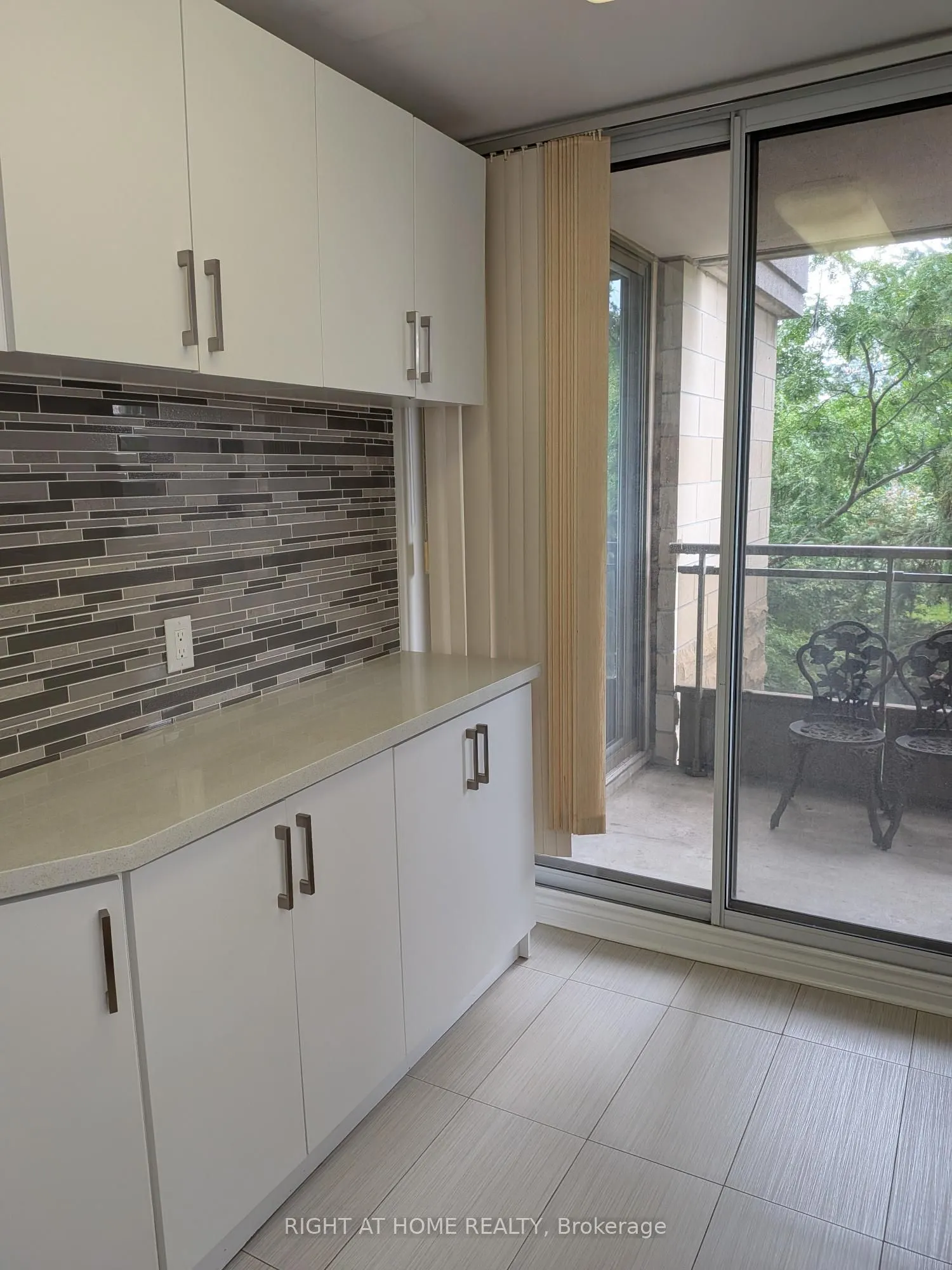 260 Doris Avenue #305