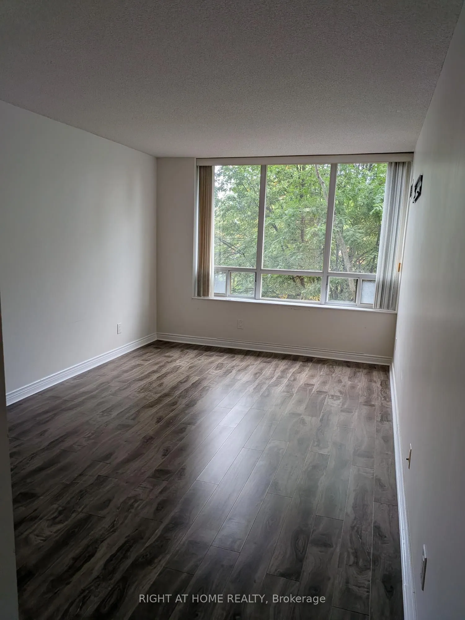 260 Doris Avenue #305