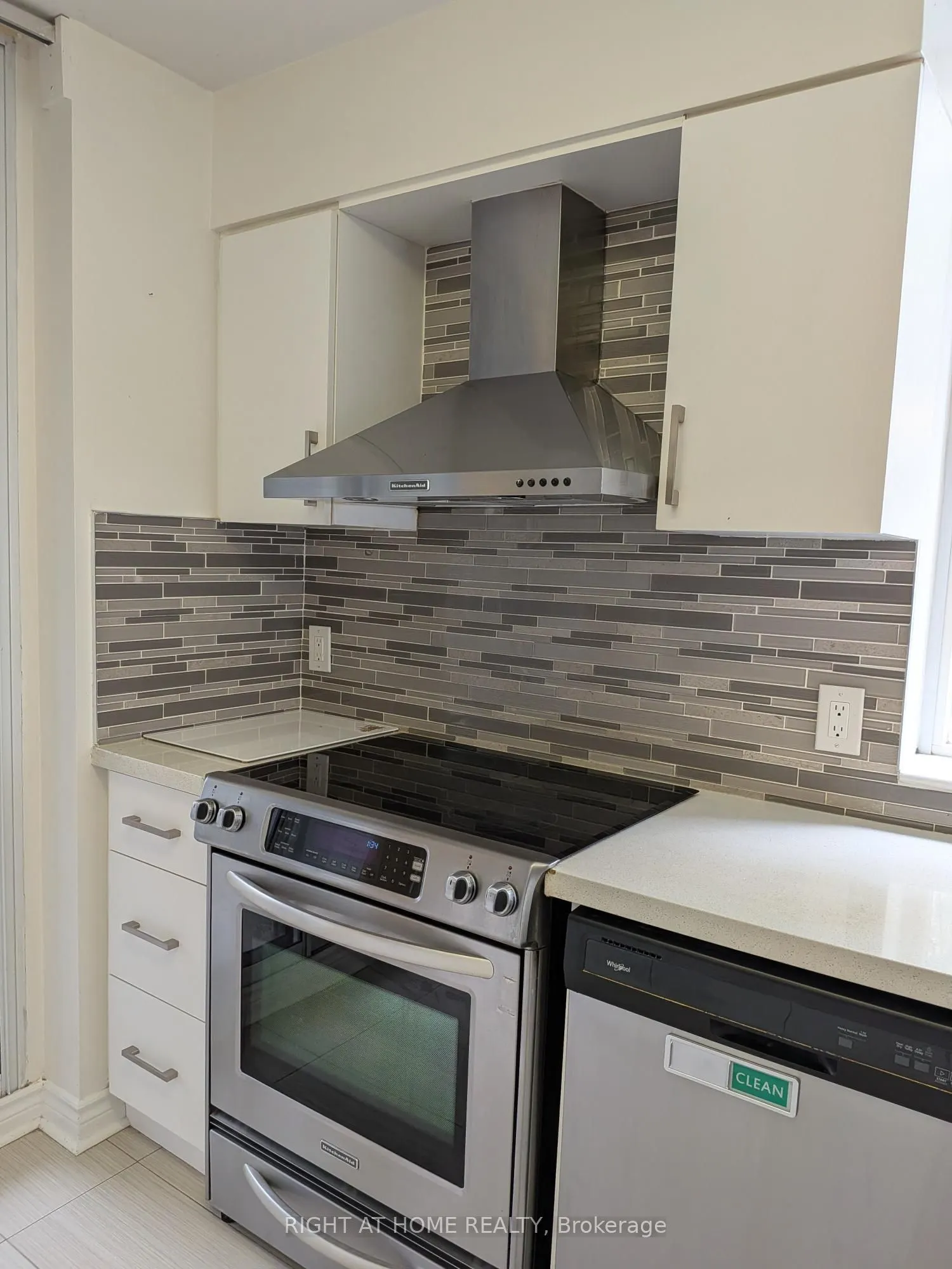 260 Doris Avenue #305