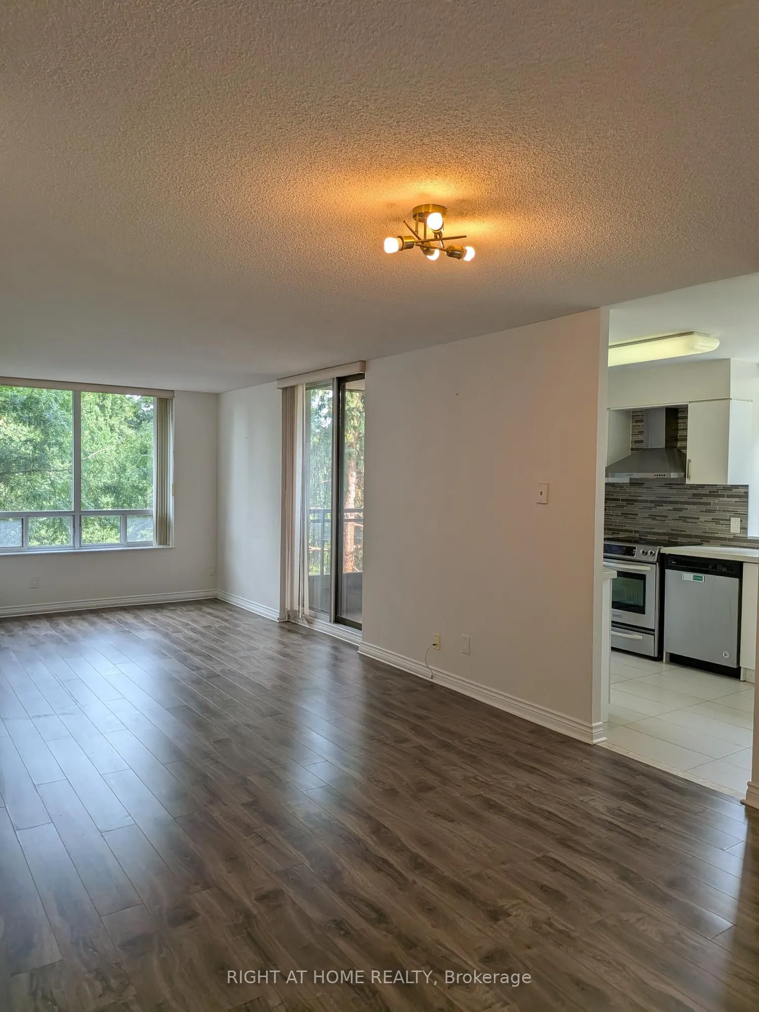 260 Doris Avenue #305