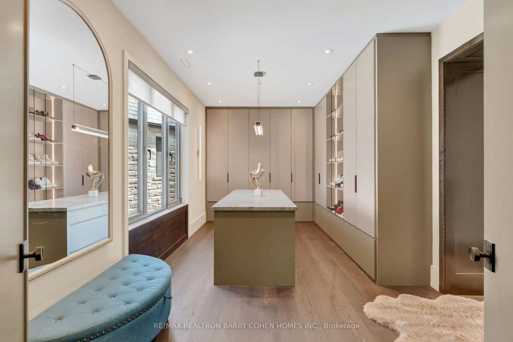 90 Arjay Crescent