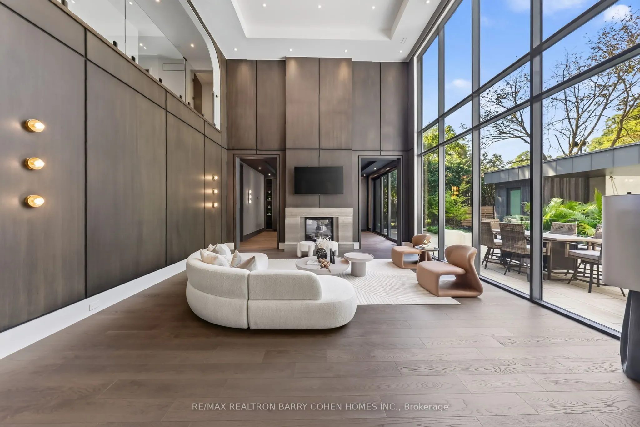 90 Arjay Crescent
