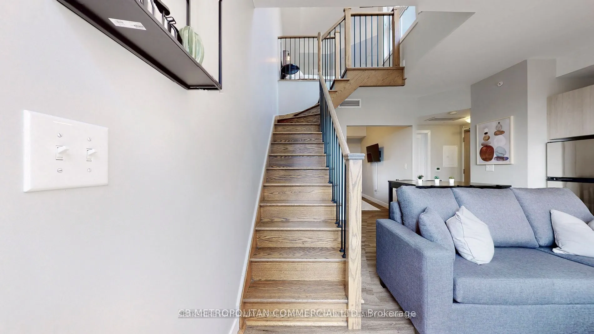 335 College Street #403