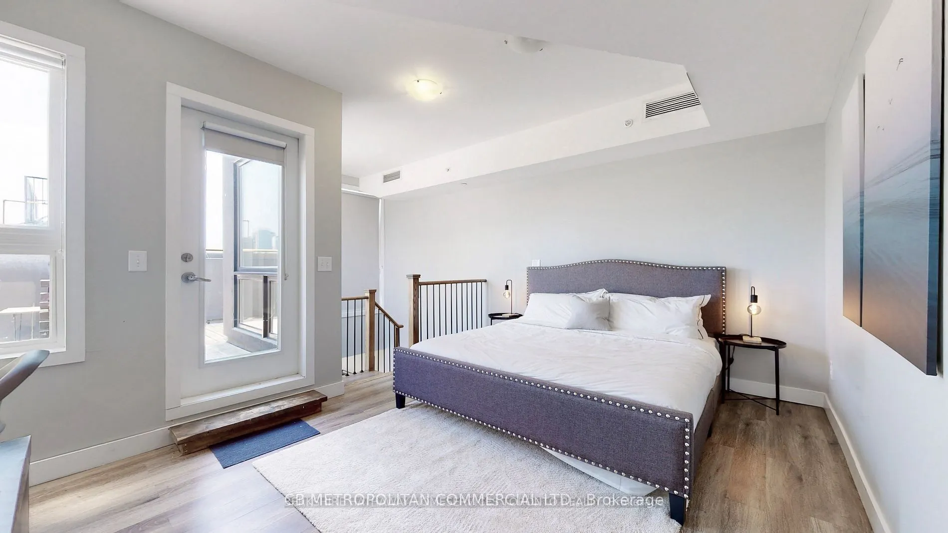 335 College Street #403