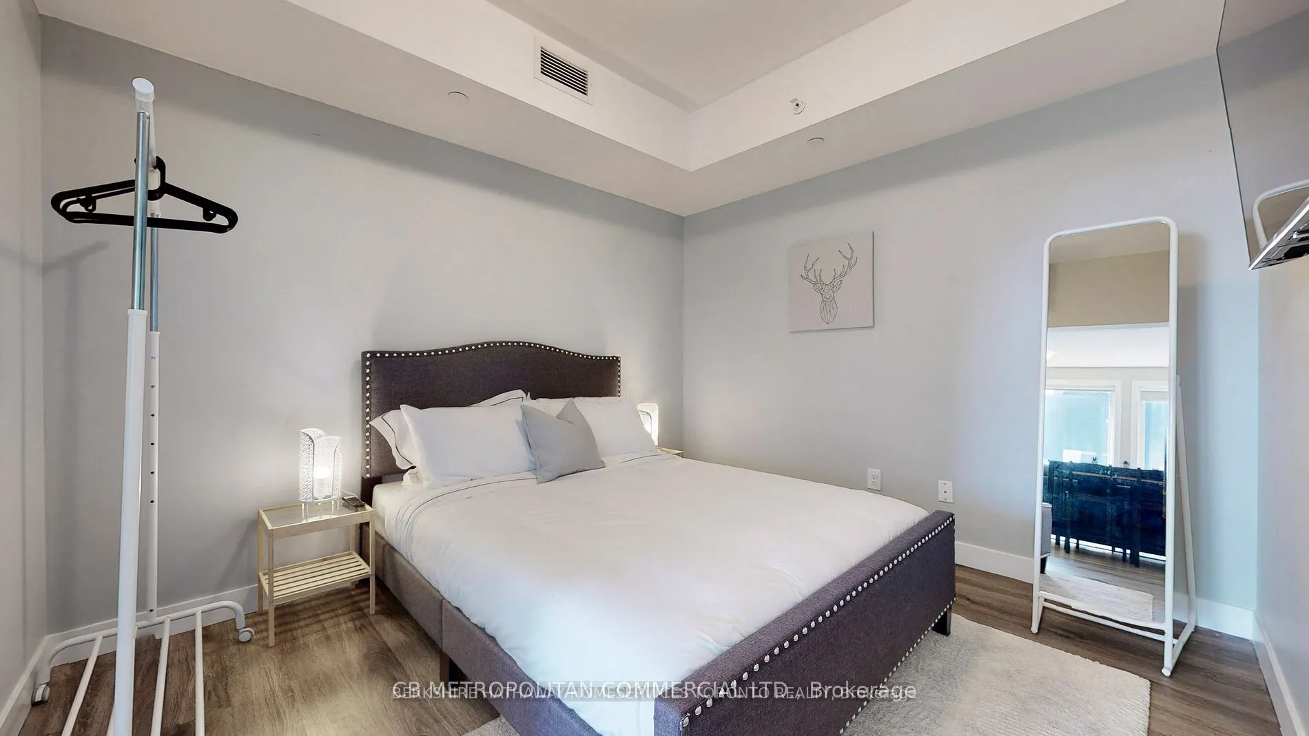335 College Street #403