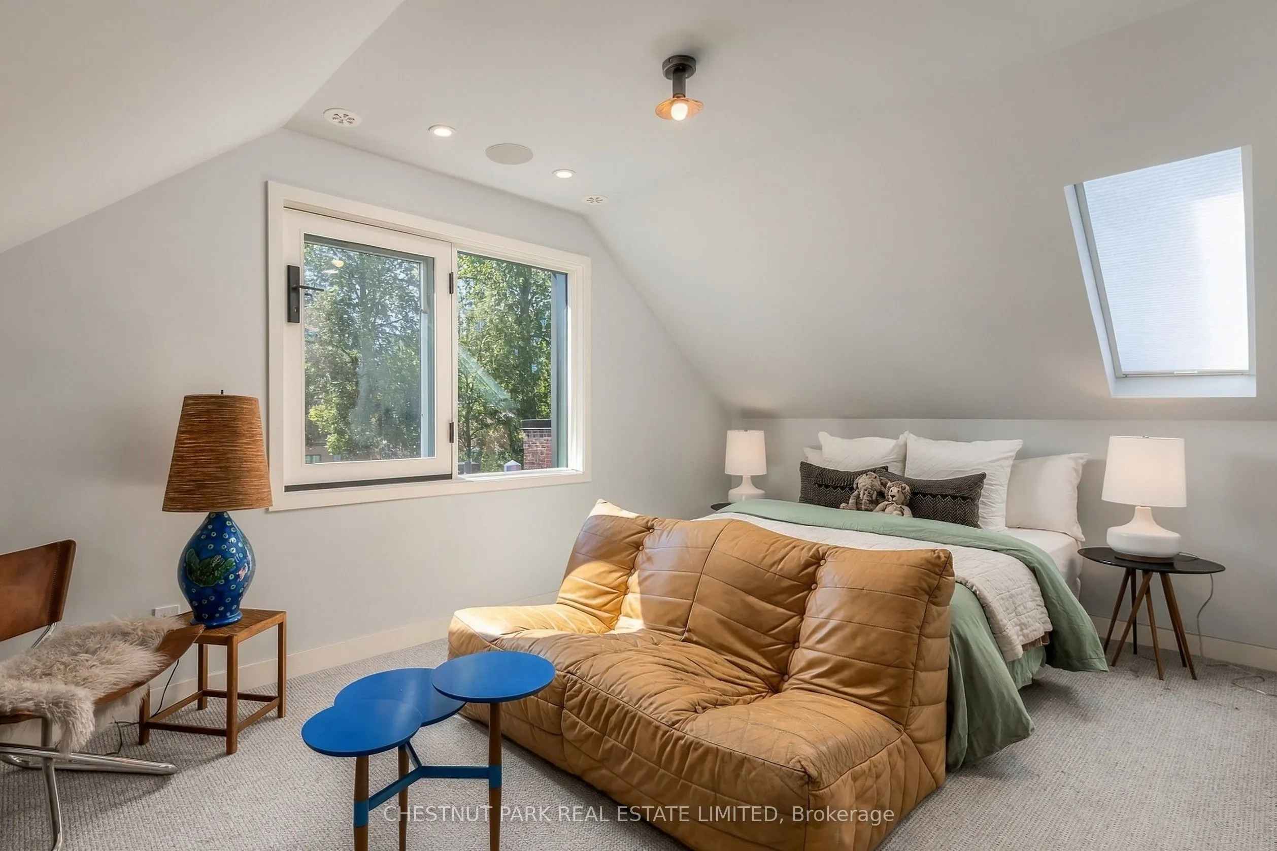 149 Roxborough Street E