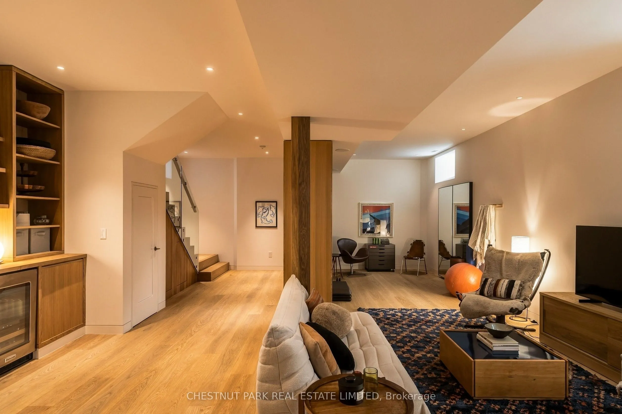 149 Roxborough Street E