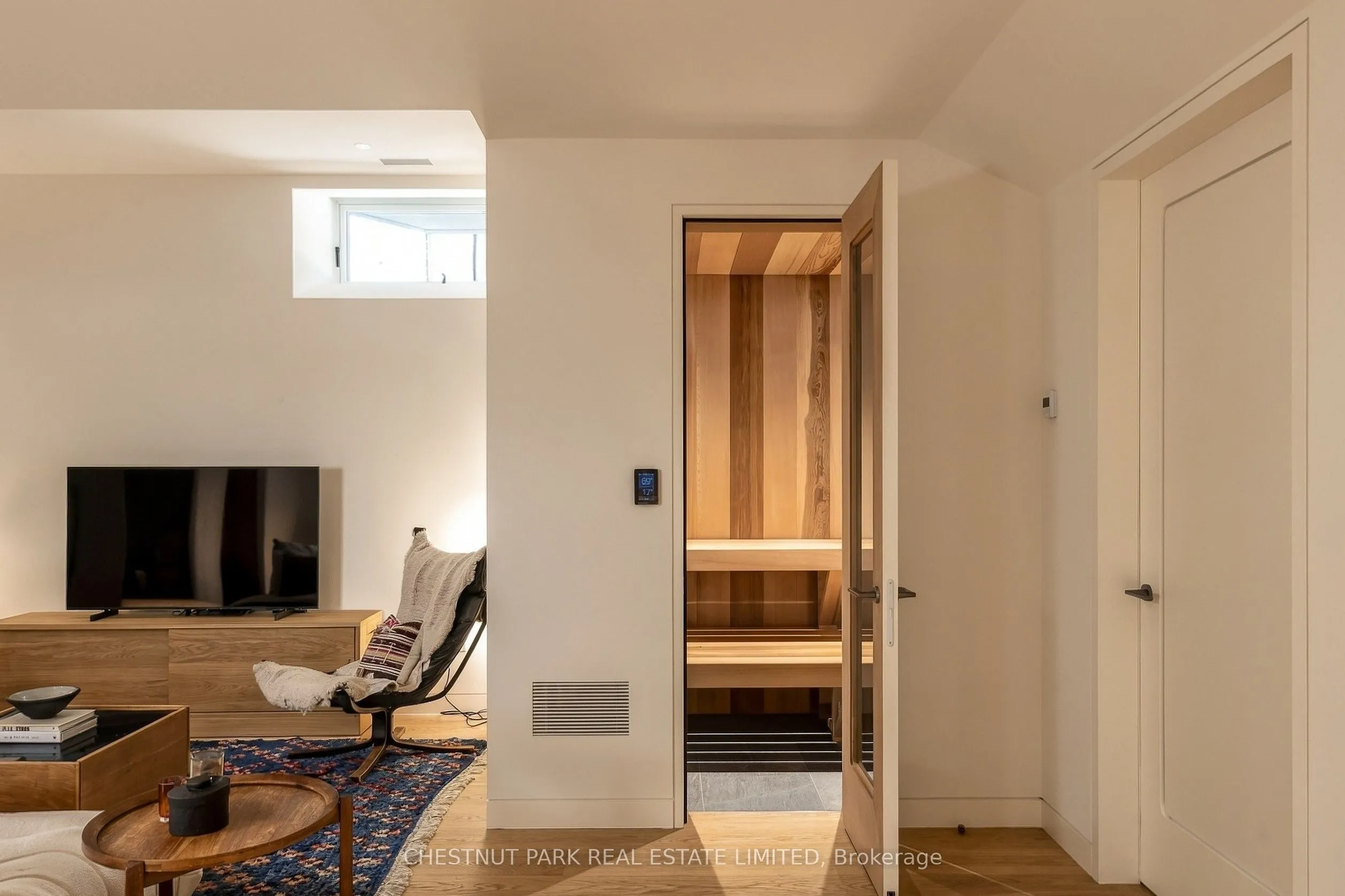 149 Roxborough Street E