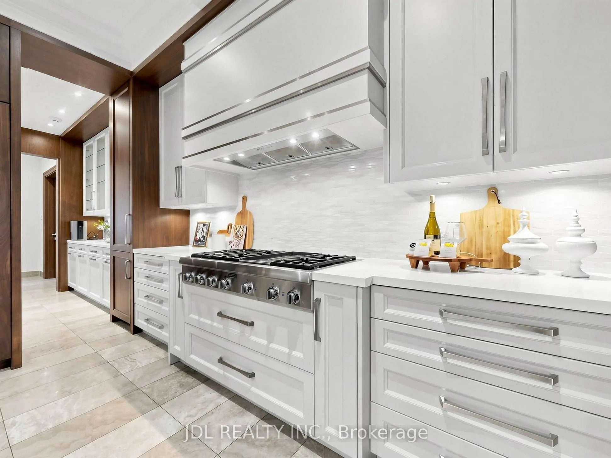 105 Arjay Crescent
