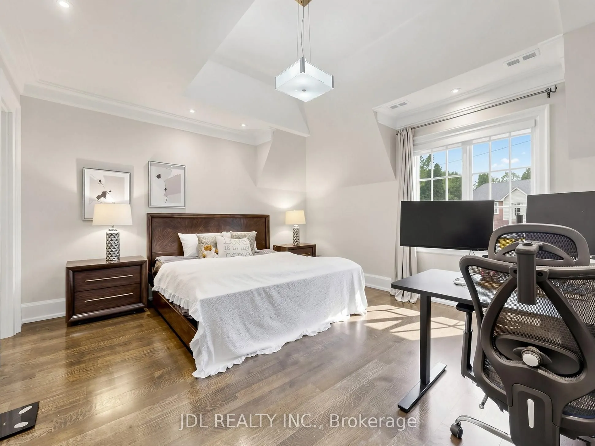 105 Arjay Crescent