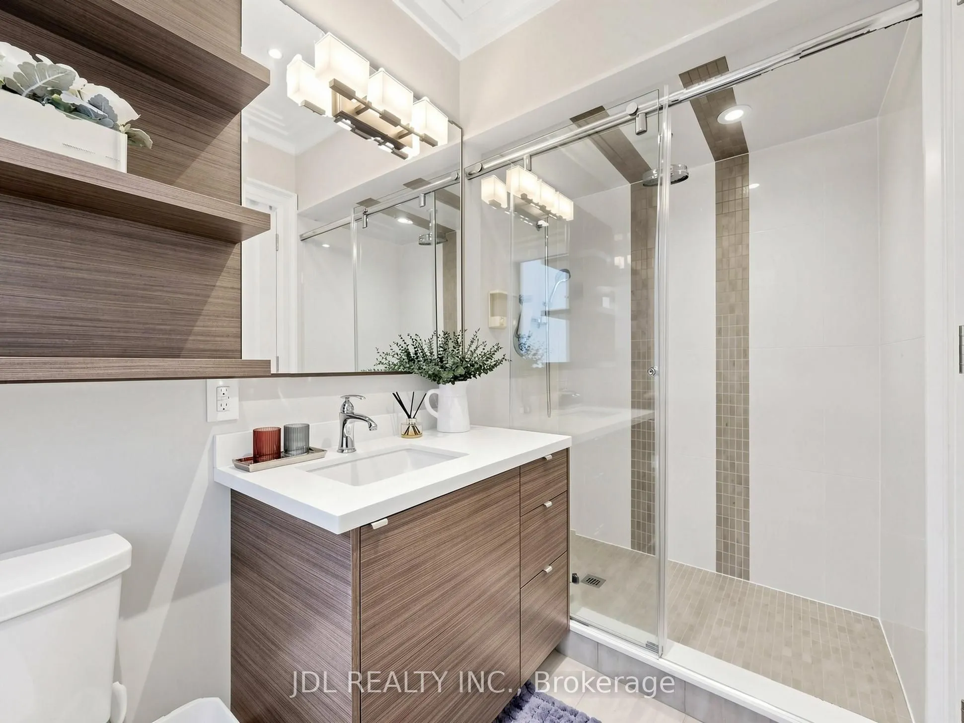 105 Arjay Crescent