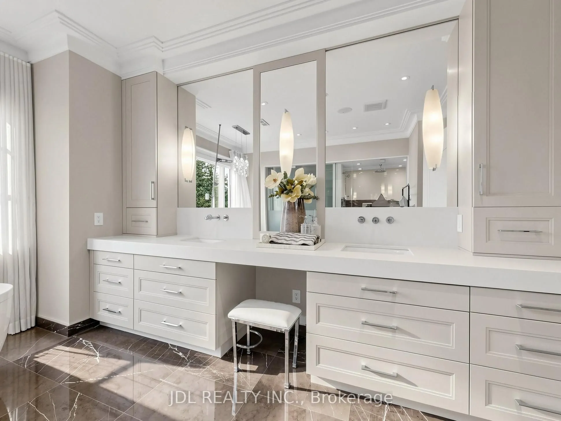 105 Arjay Crescent