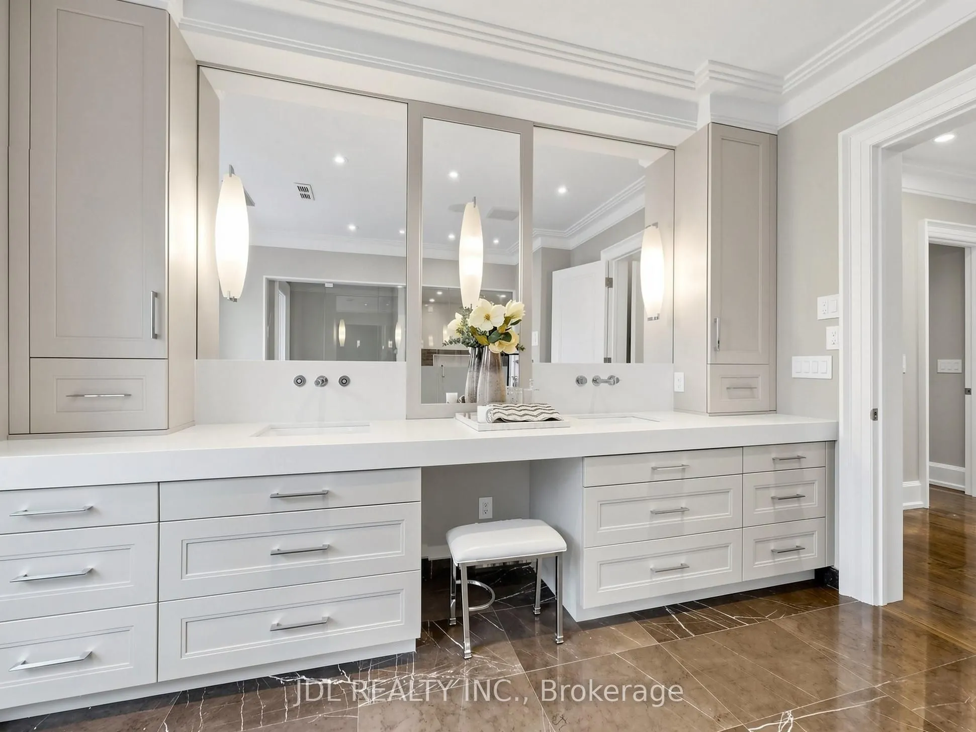 105 Arjay Crescent