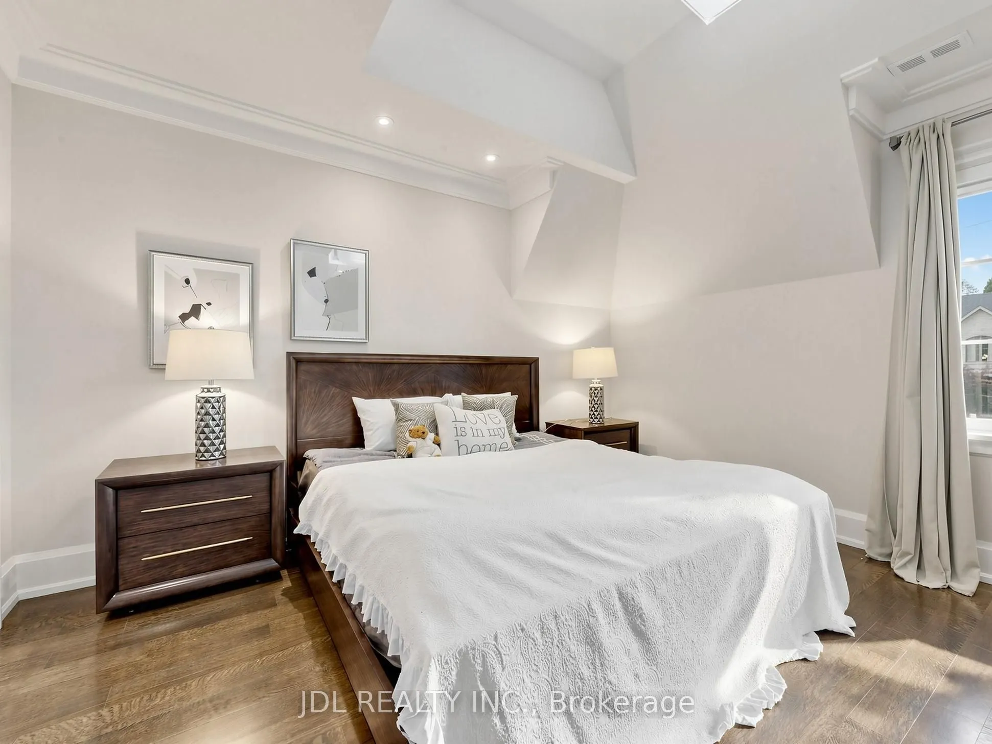 105 Arjay Crescent