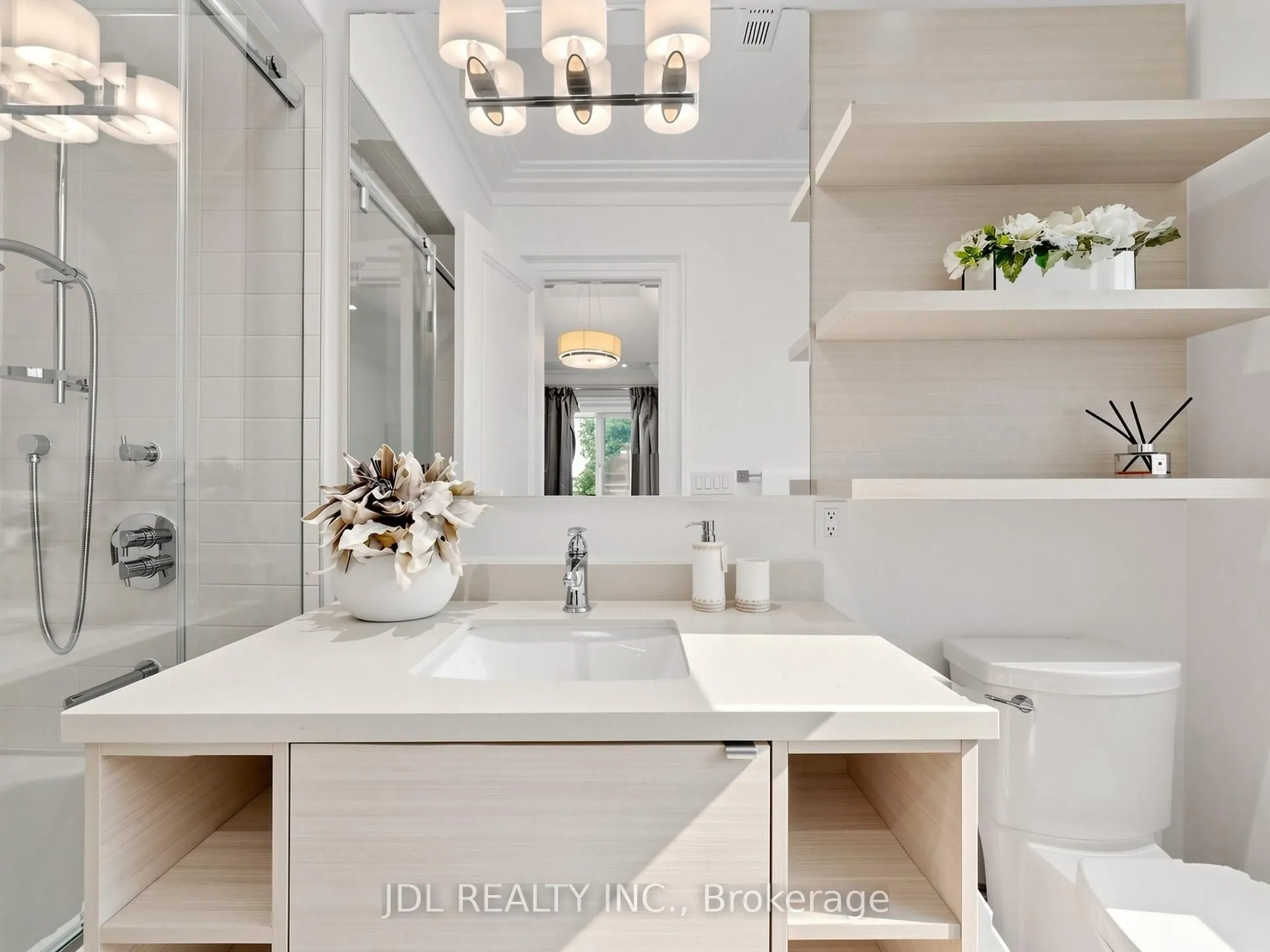 105 Arjay Crescent