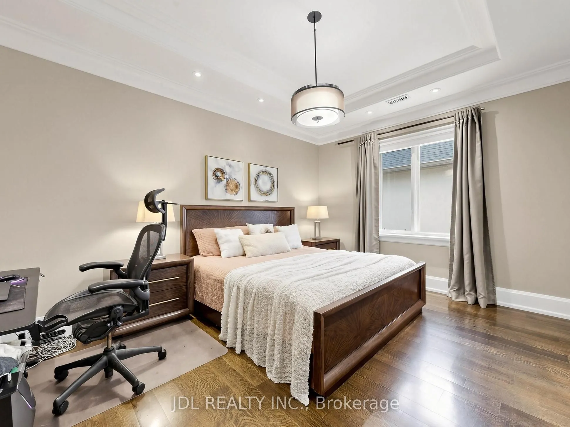 105 Arjay Crescent