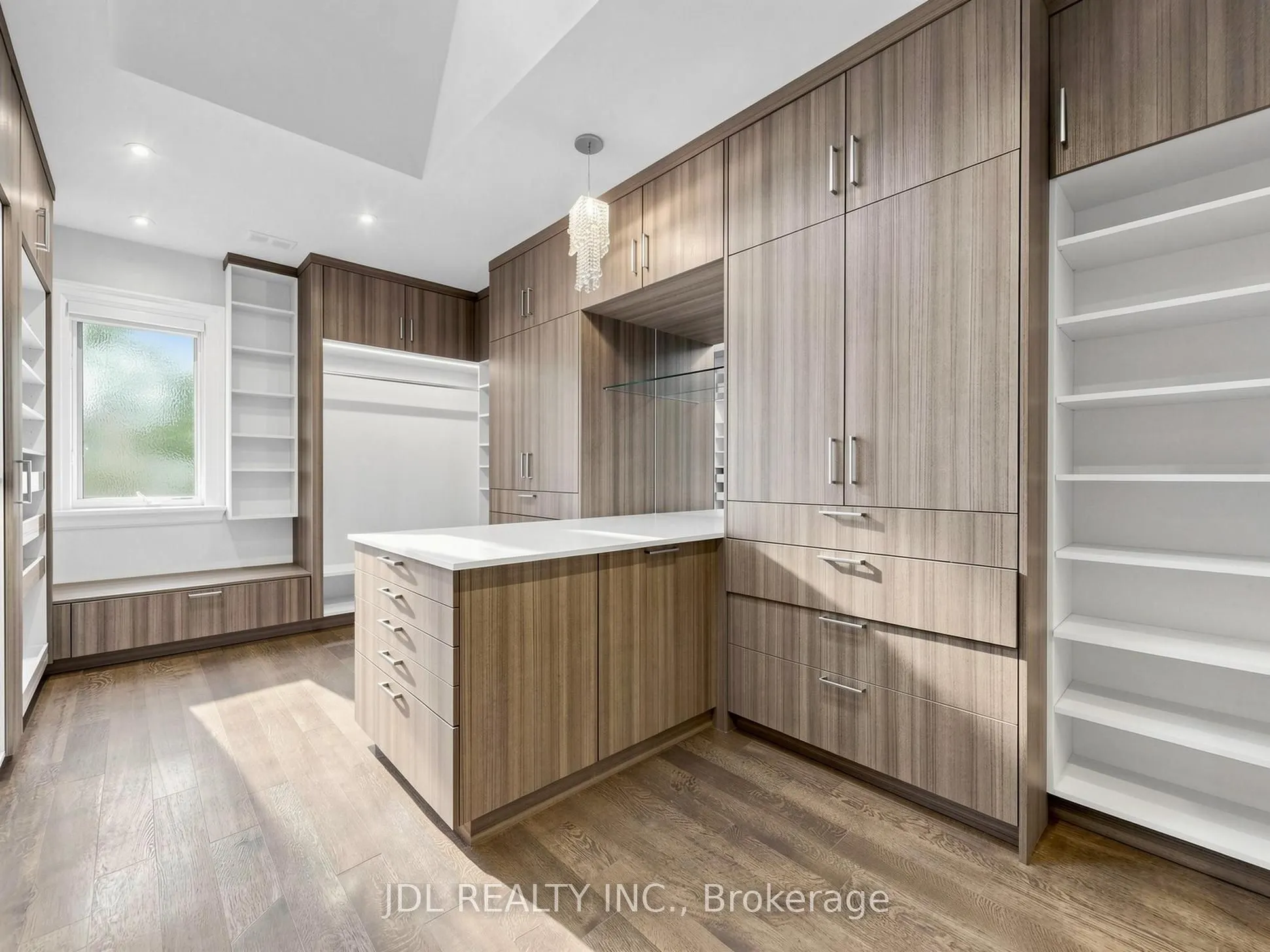 105 Arjay Crescent