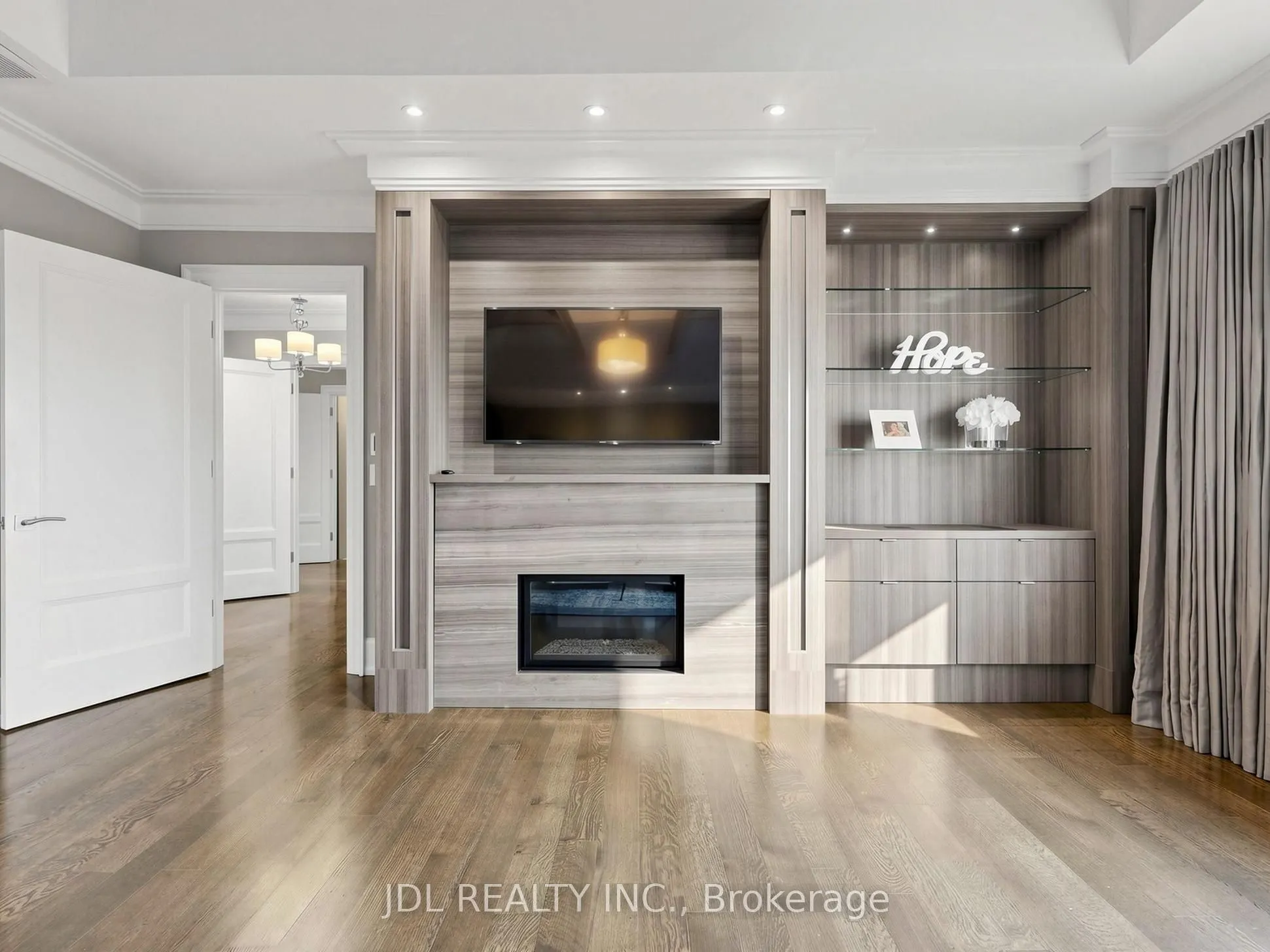 105 Arjay Crescent