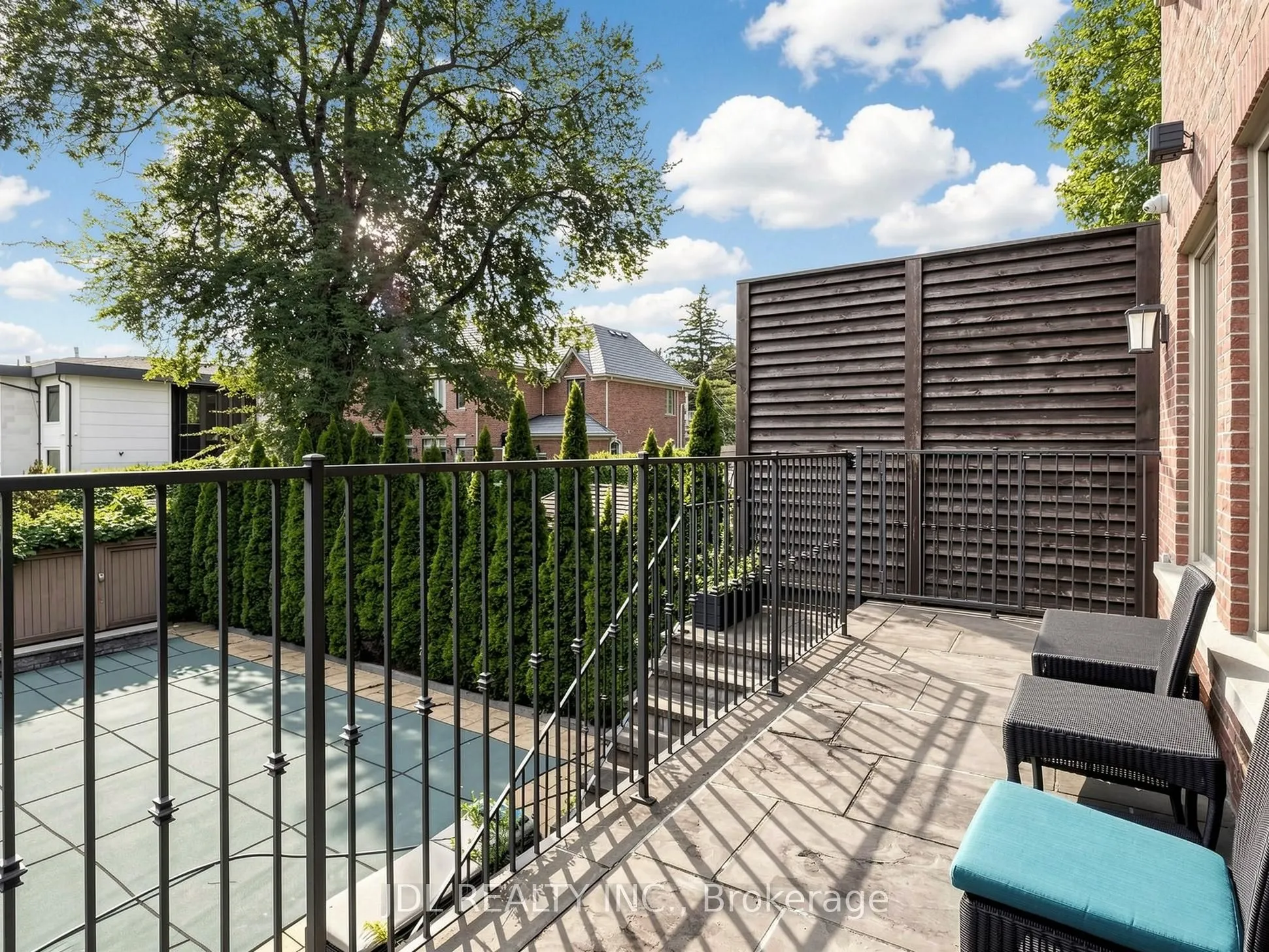 105 Arjay Crescent