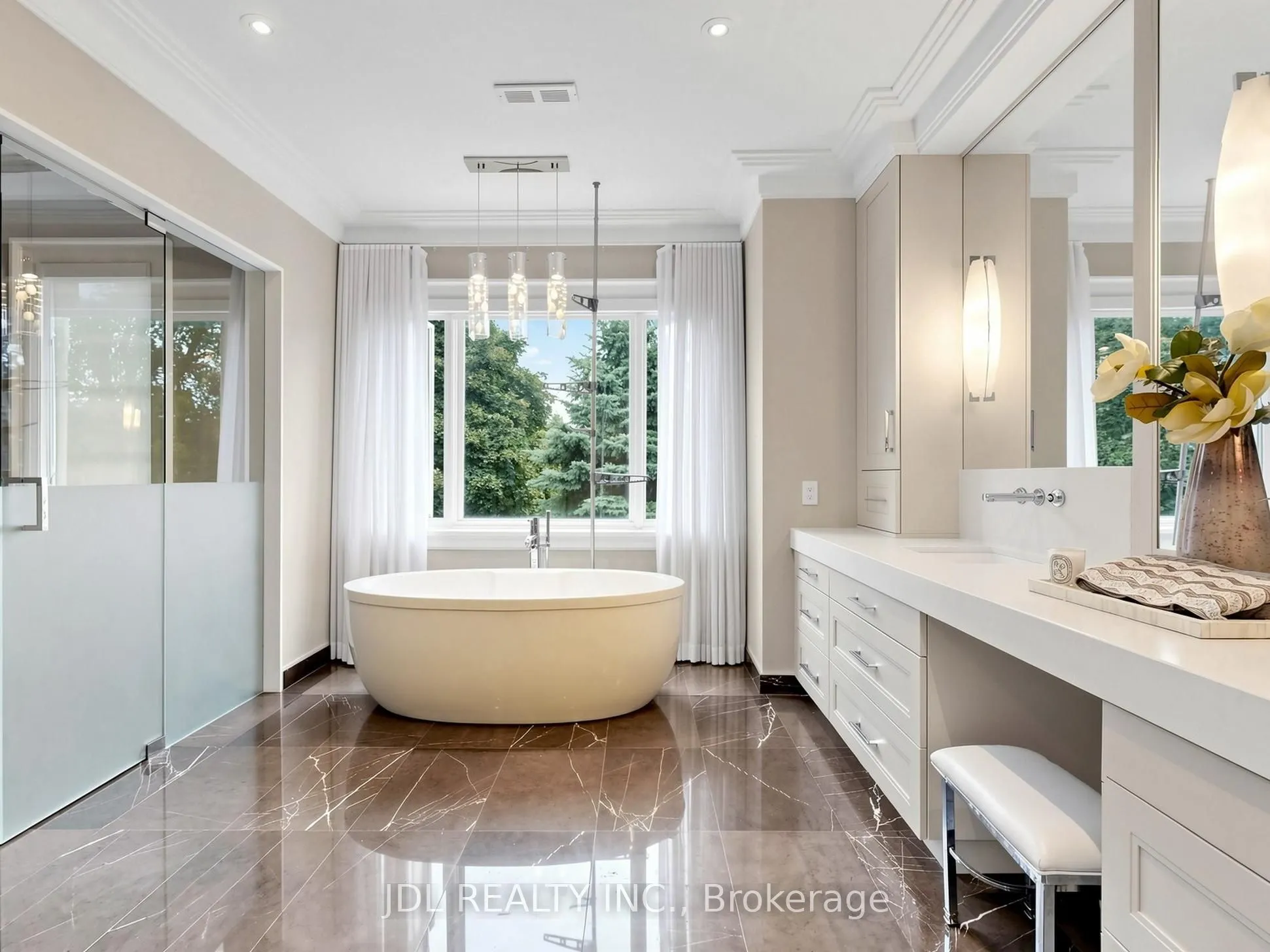 105 Arjay Crescent