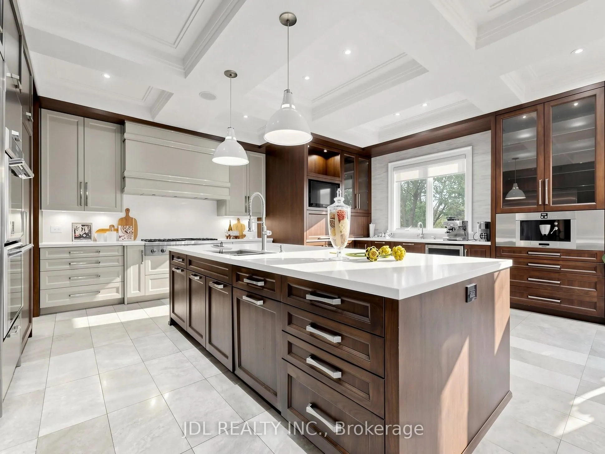 105 Arjay Crescent